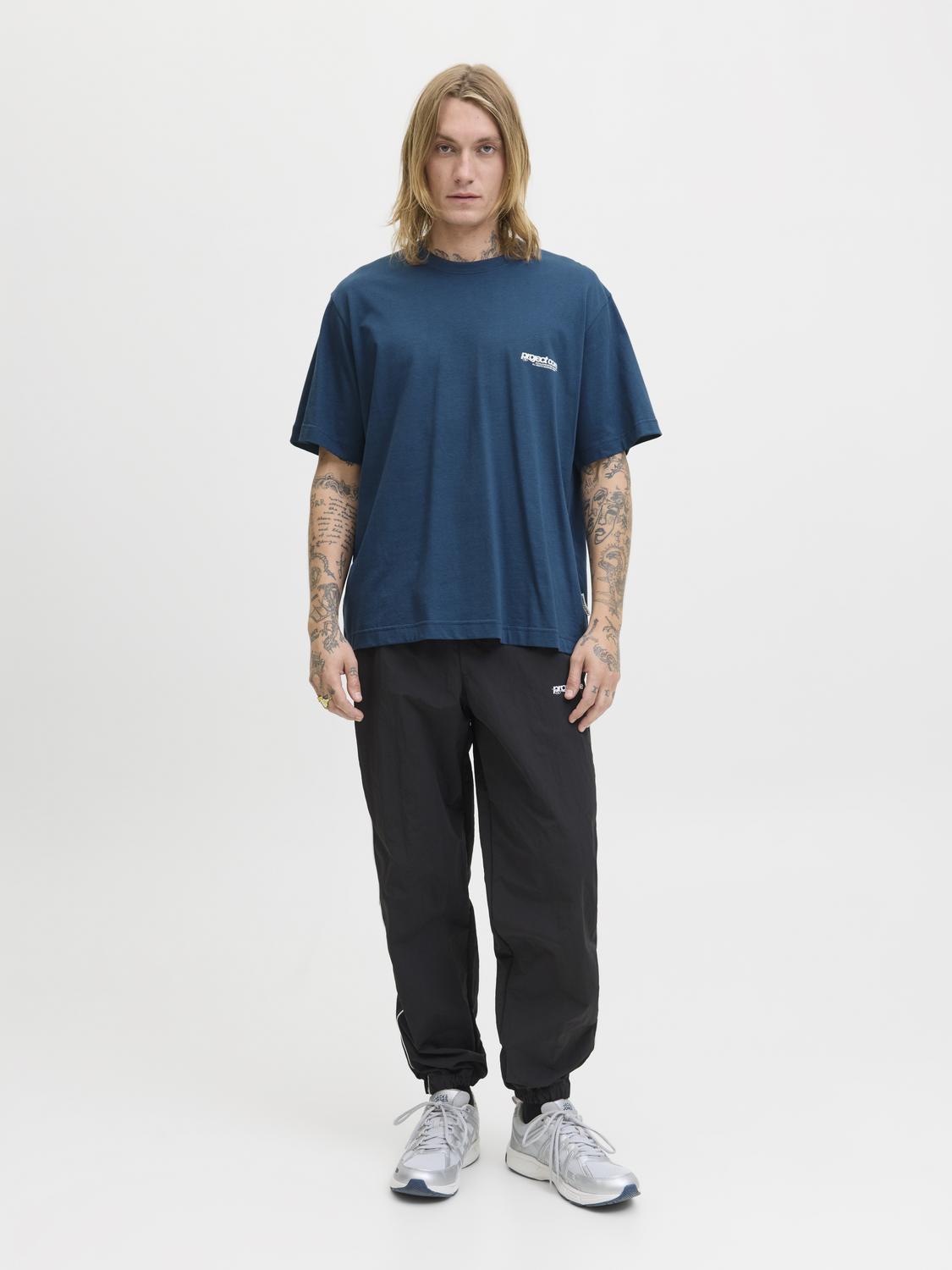 model_shot-front_full