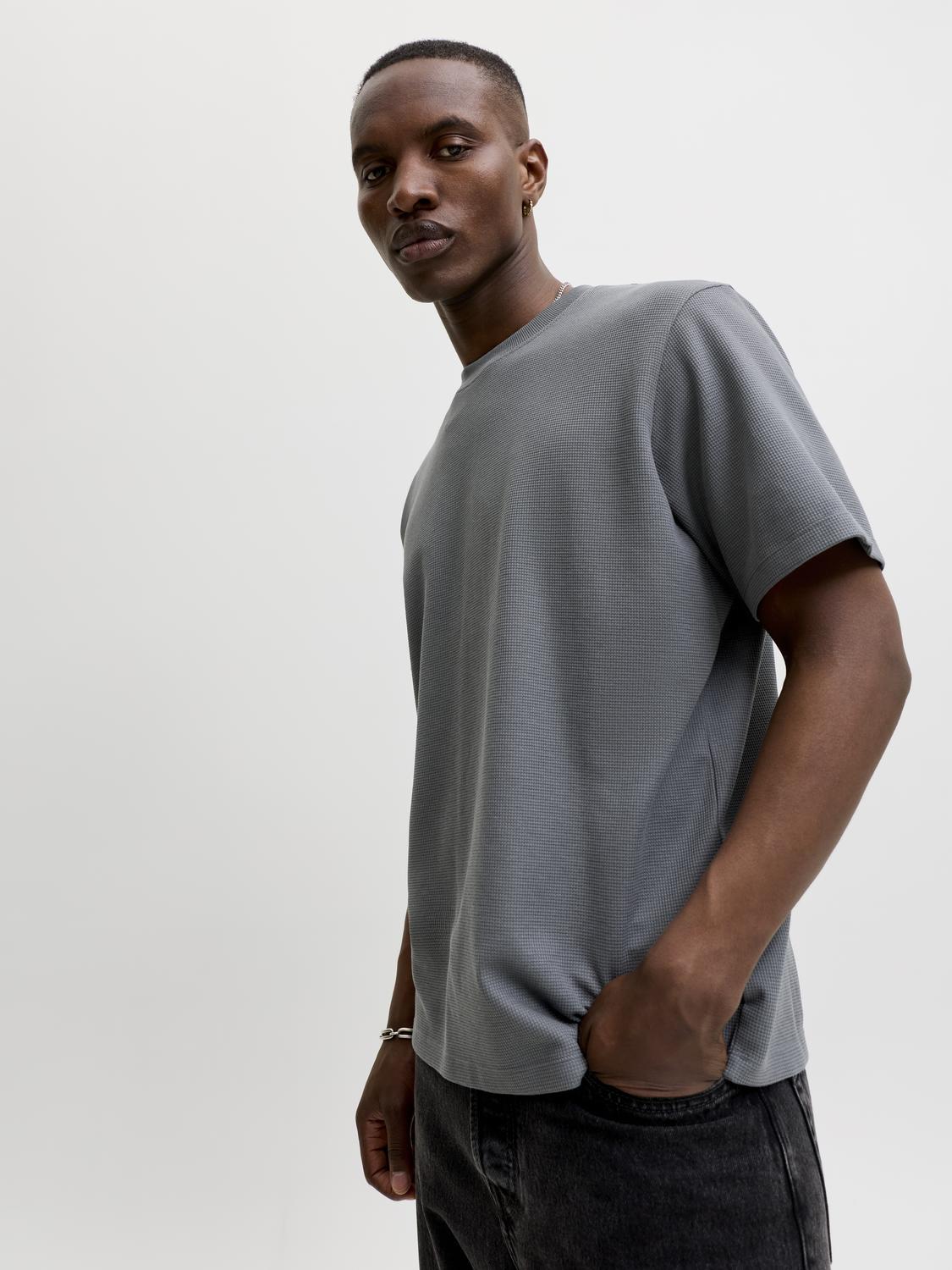 model_shot-creative