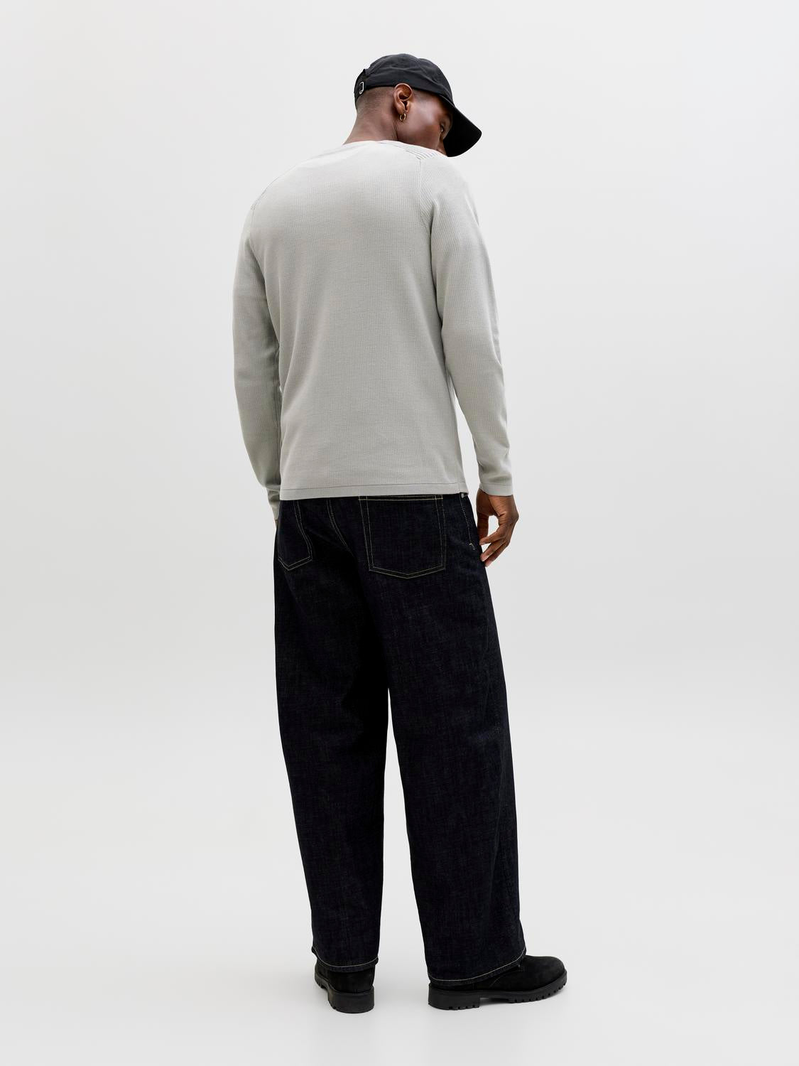 model_shot-back
