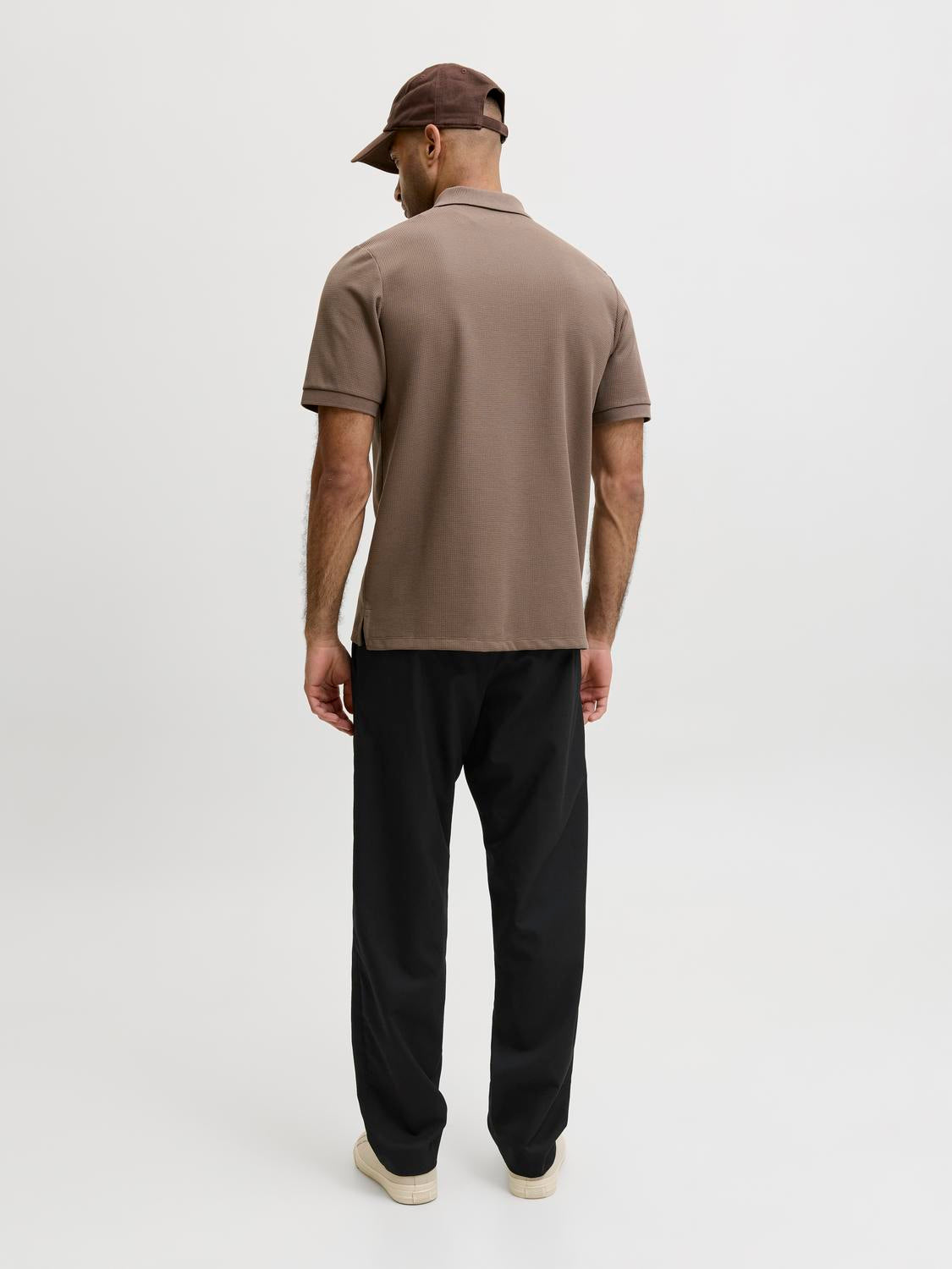 model_shot-back