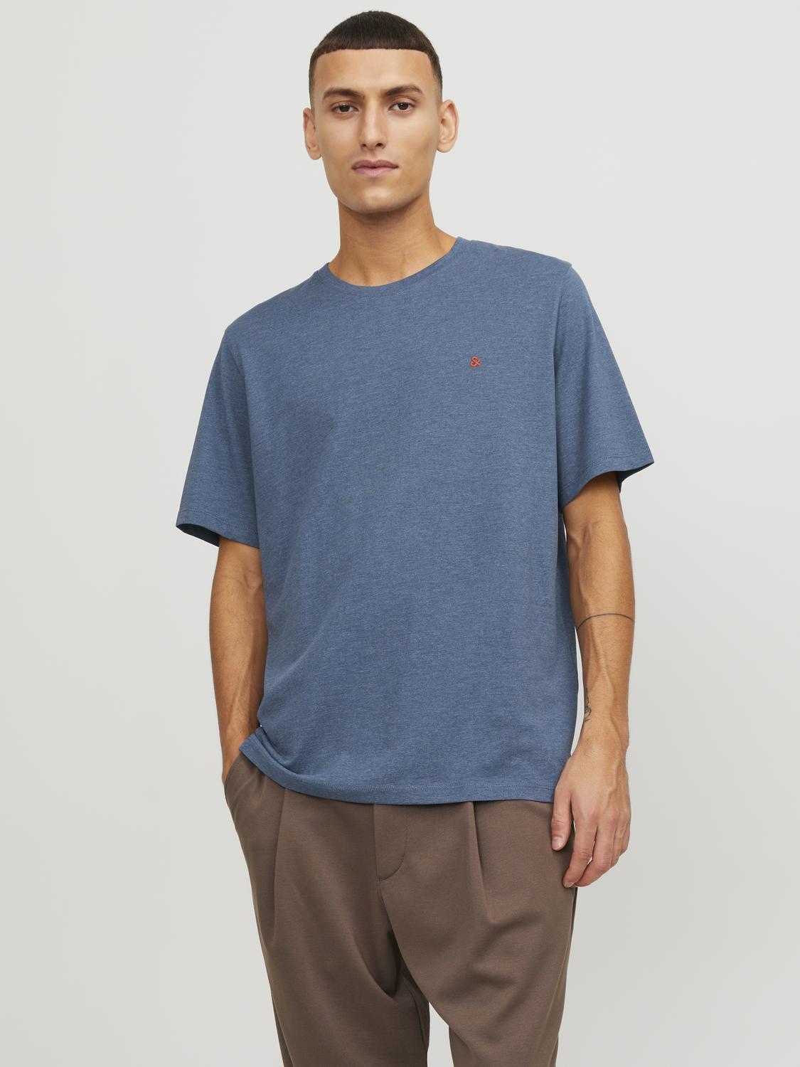 model_shot-front