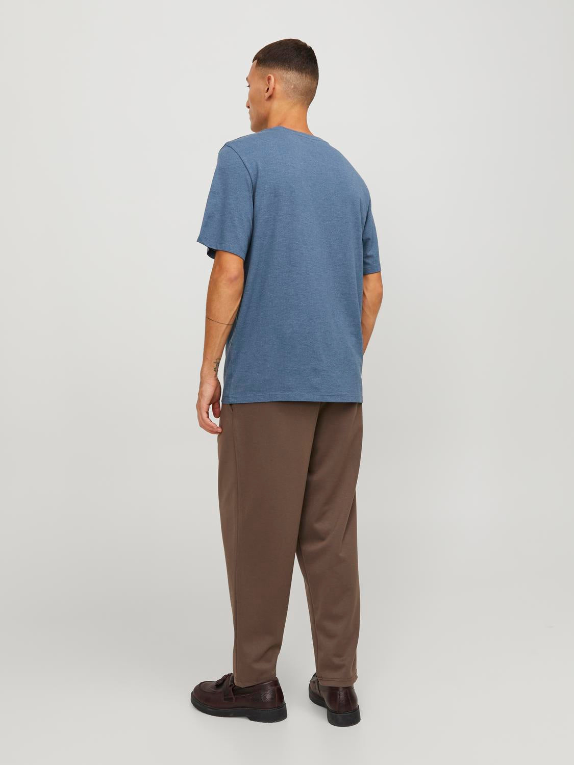 model_shot-back