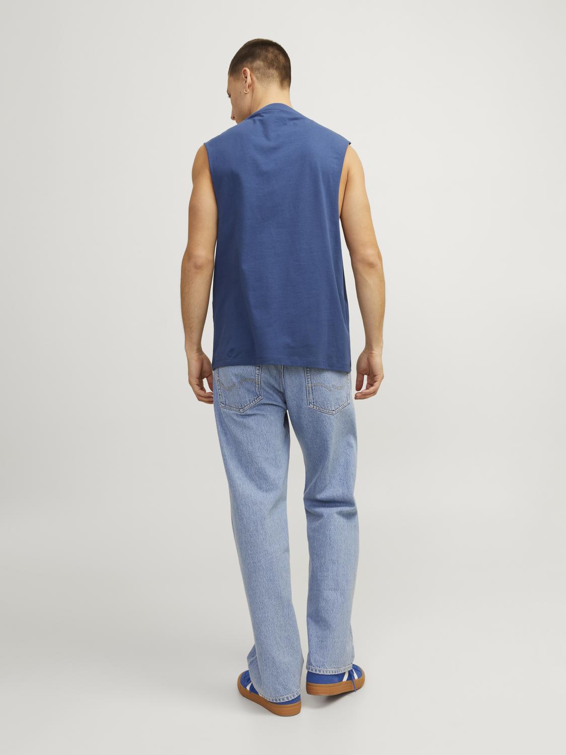 model_shot-back