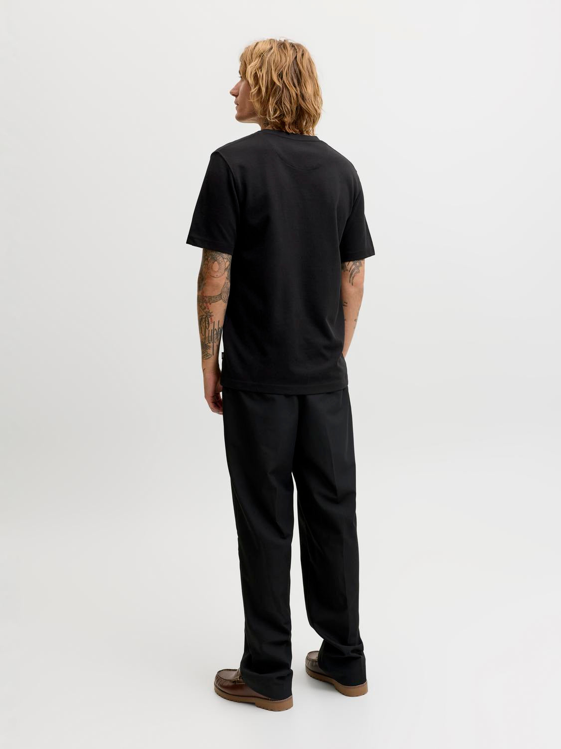 model_shot-back