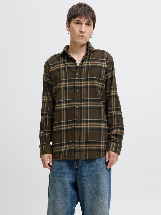 model_shot-front