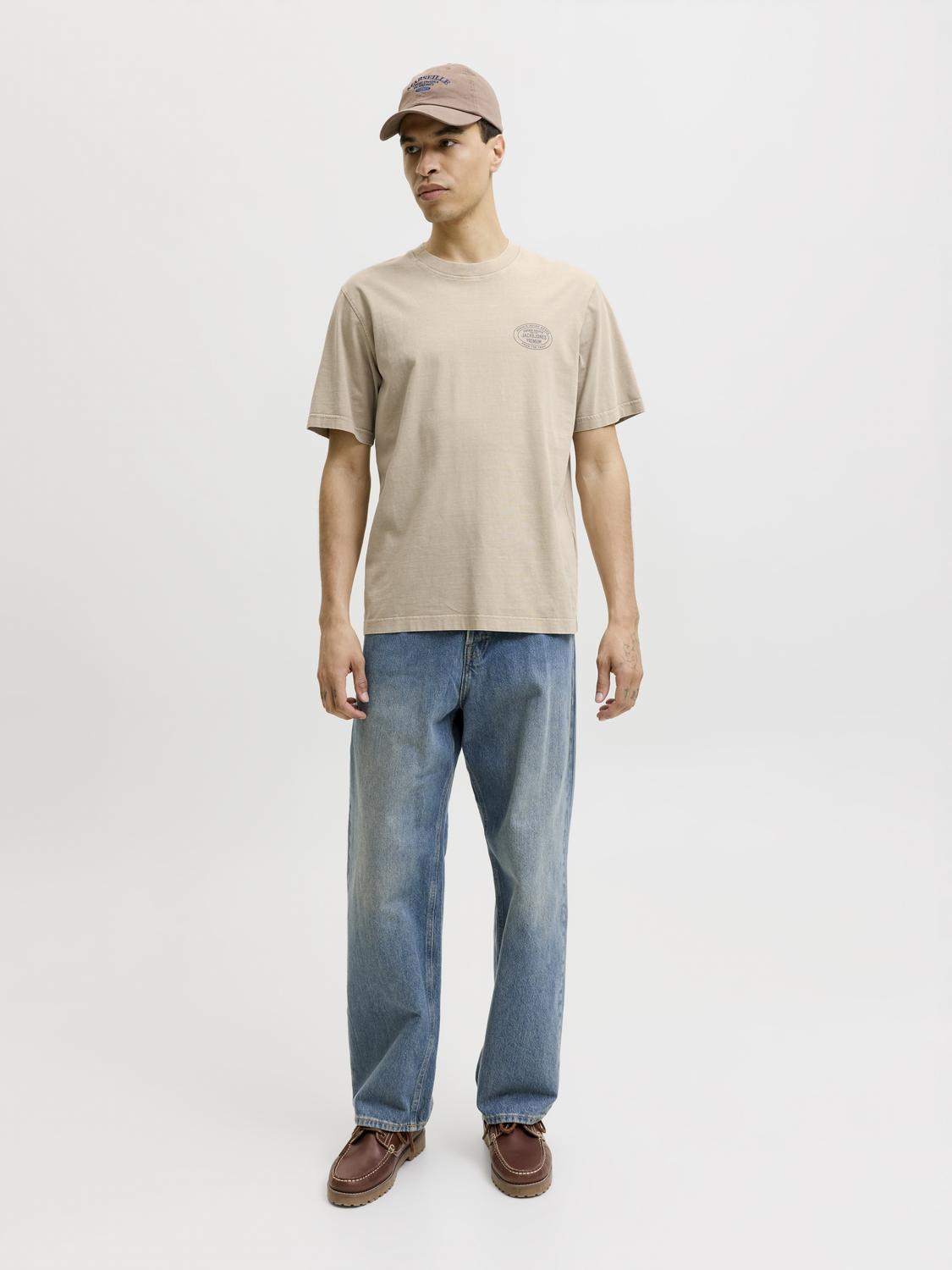 model_shot-front_full