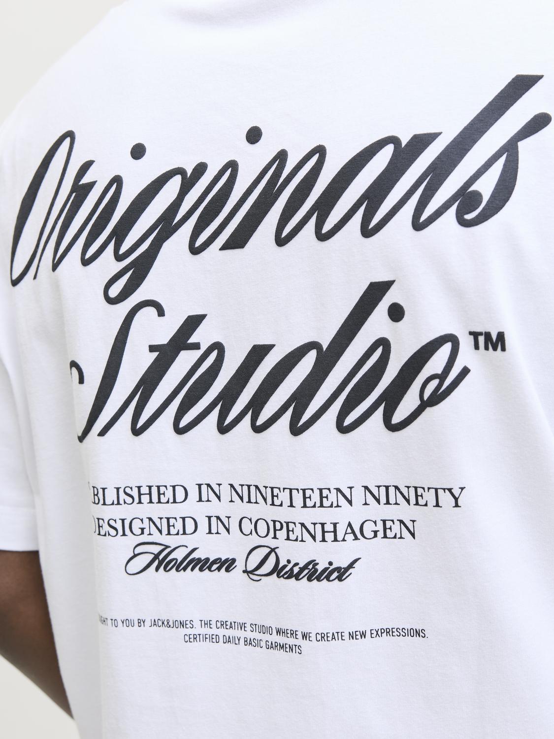 تكبير لتفاصيل الطباعة الخلفية "Originals Studio"