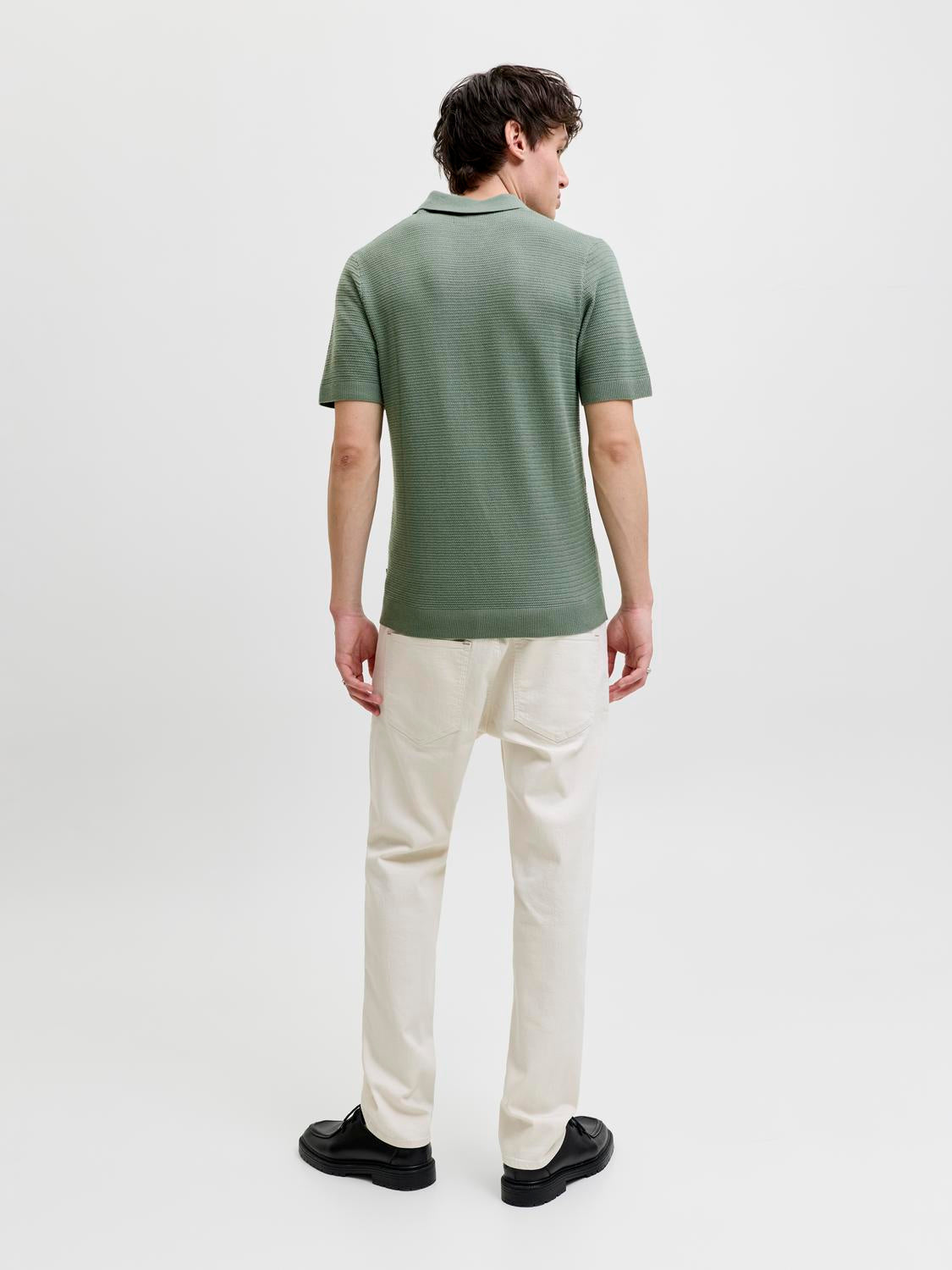 model_shot-back