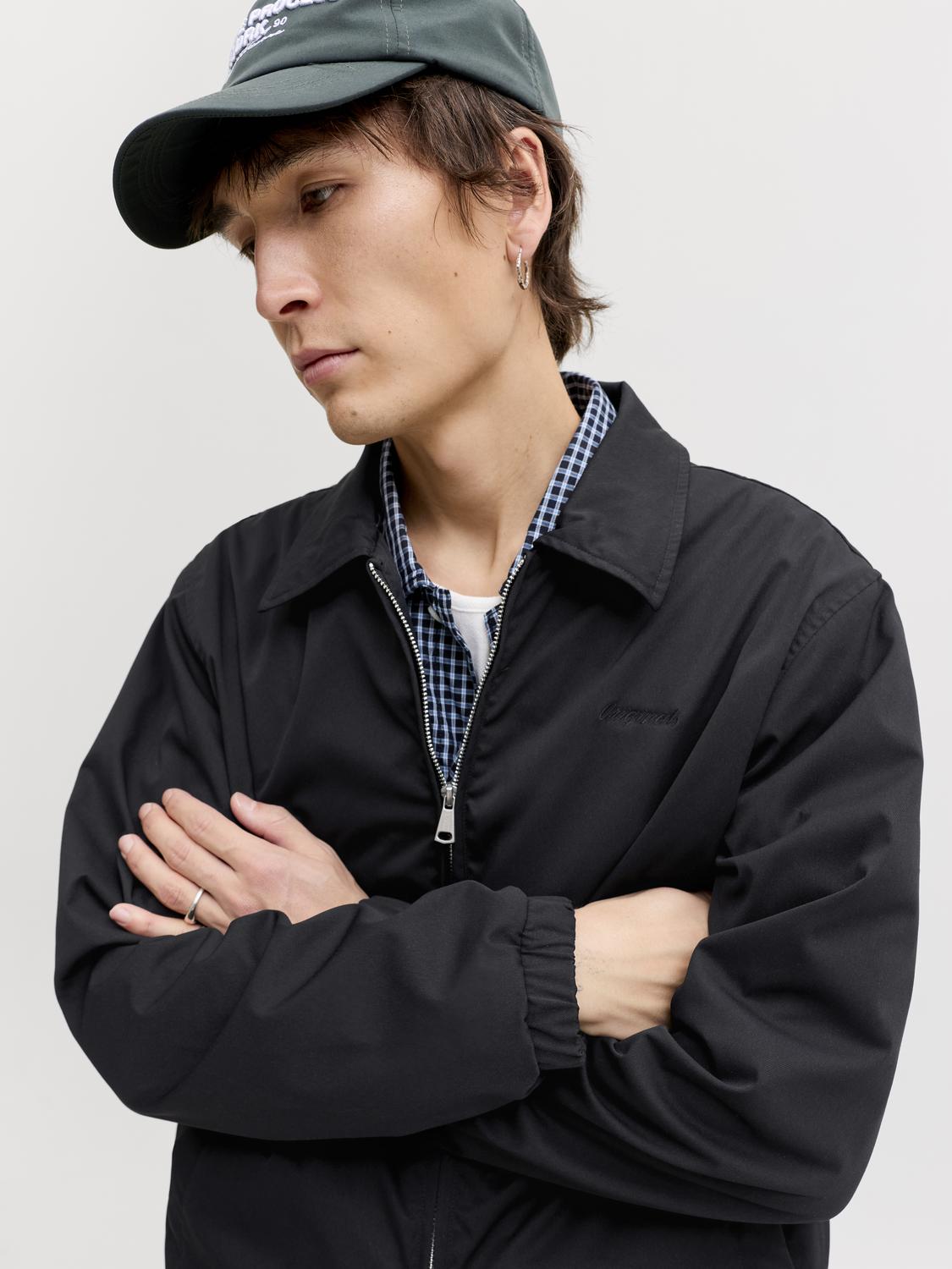 model_shot-creative