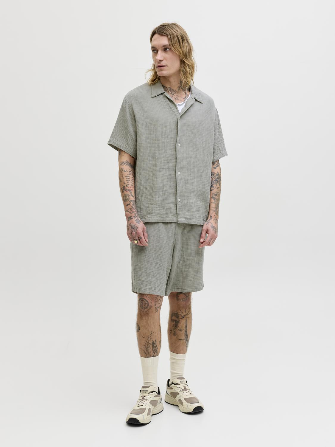 model_shot-front_full