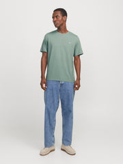 model_shot-front_full