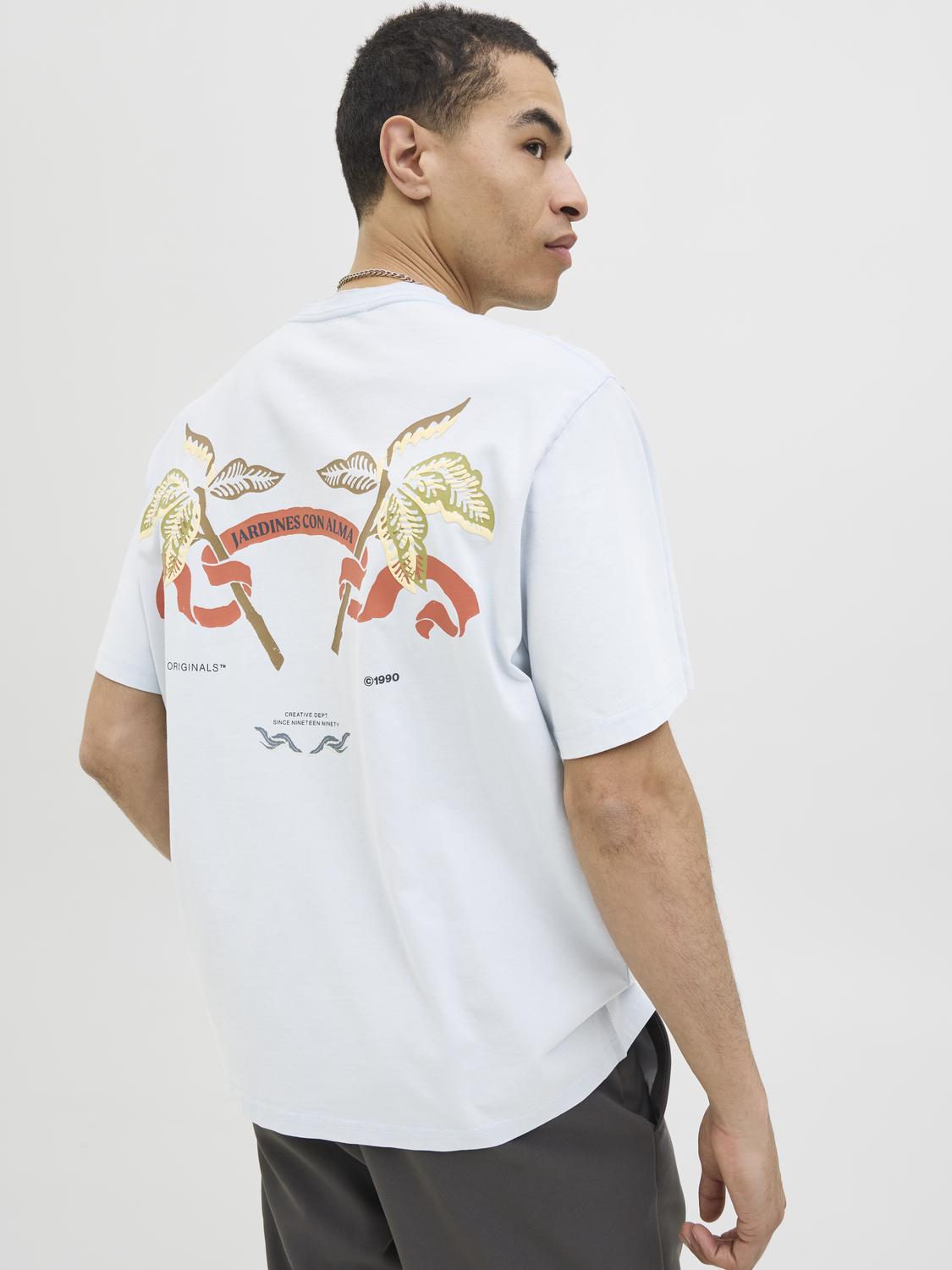 تيشيرت جرافيكي سكايواي من الخلف