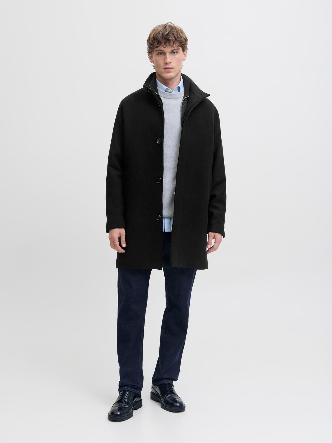 model_shot-front_full