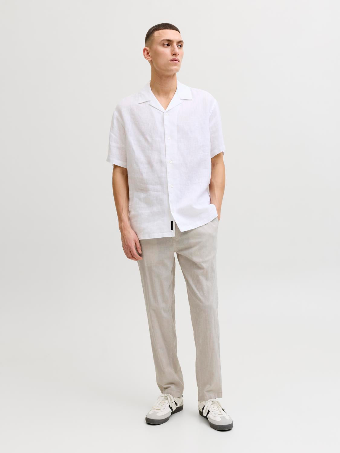 model_shot-front_full