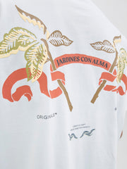 صورة خلفية كاملة للتيشيرت على الموديل