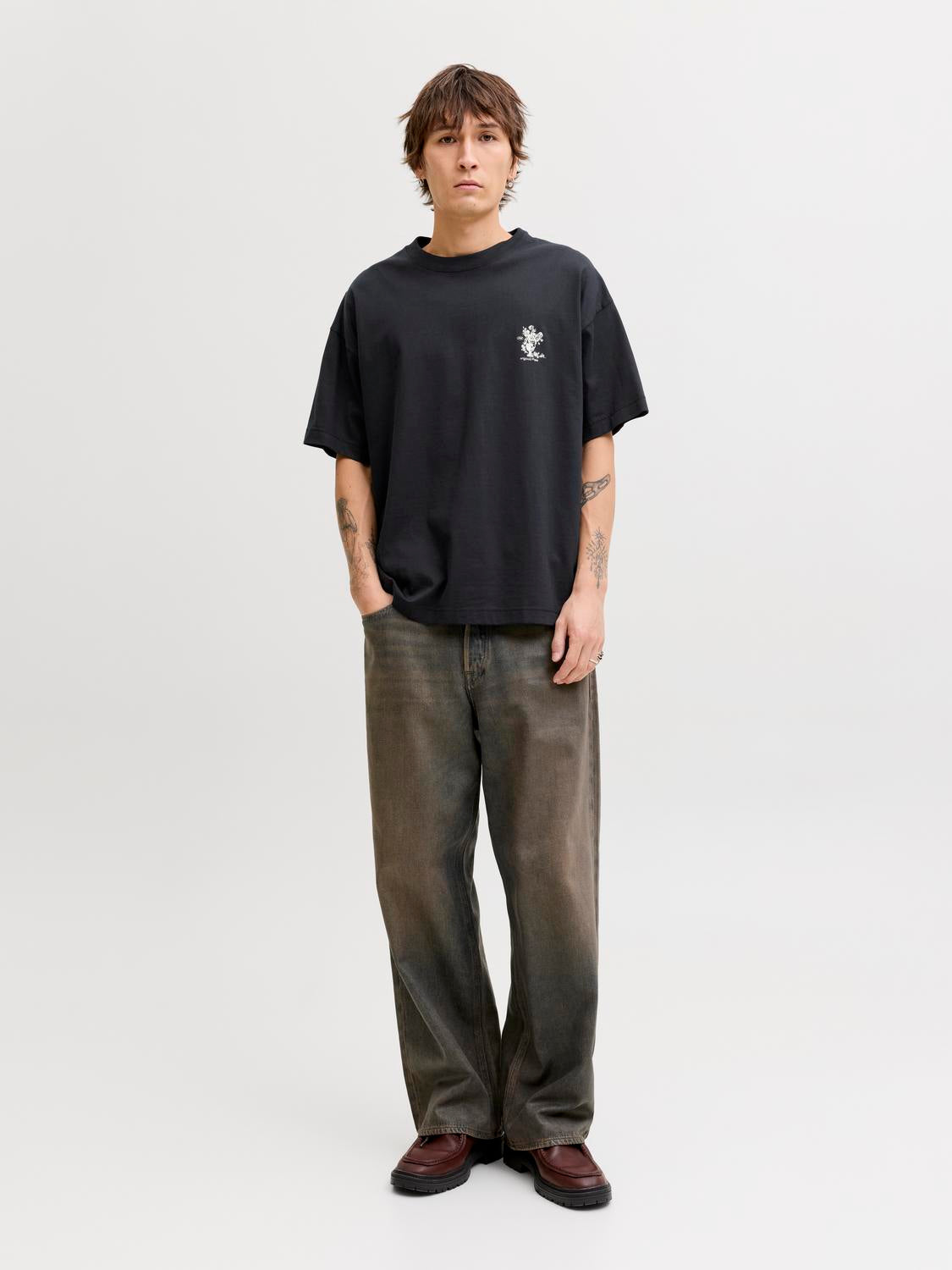 model_shot-front_full
