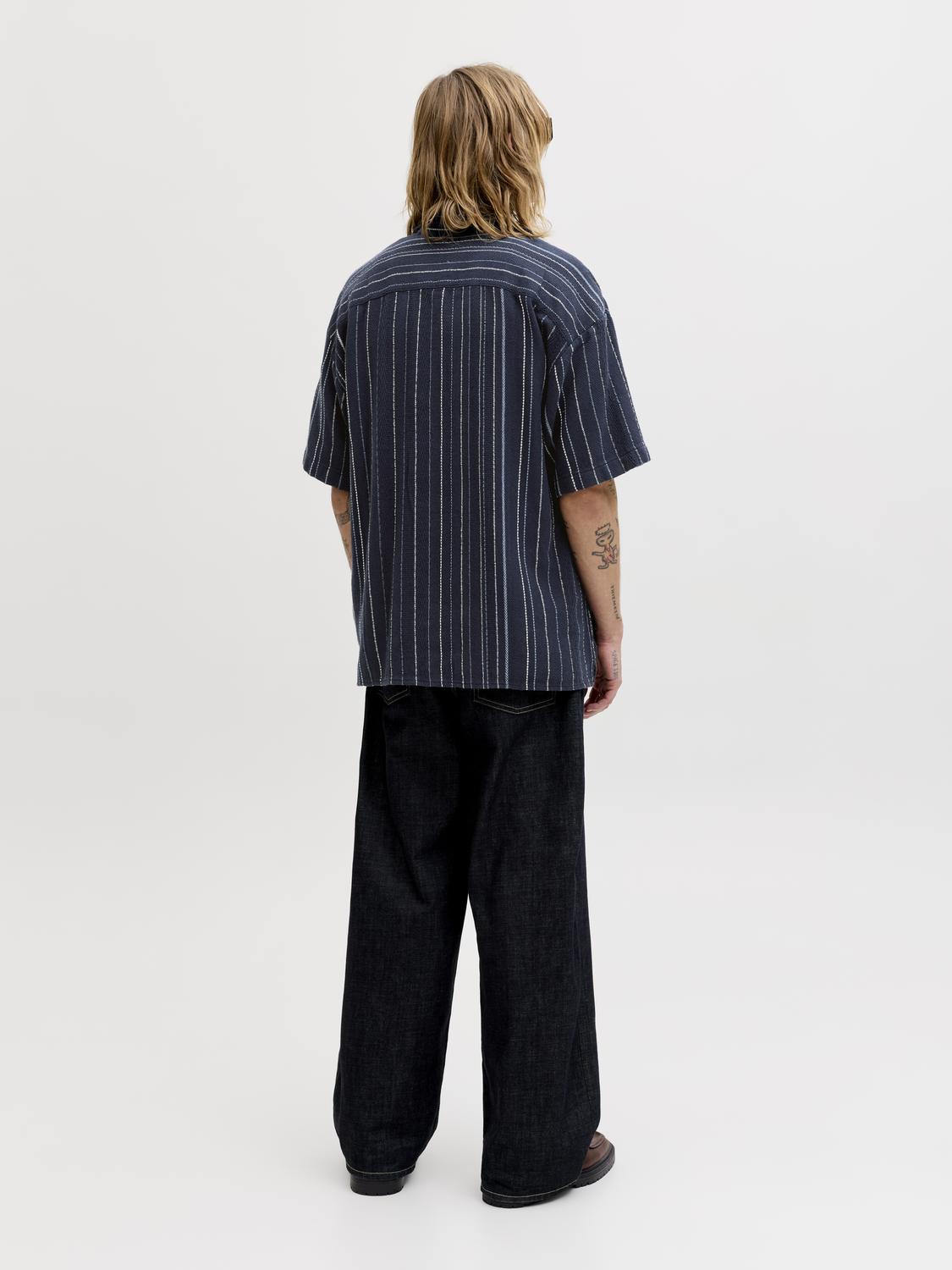 model_shot-back
