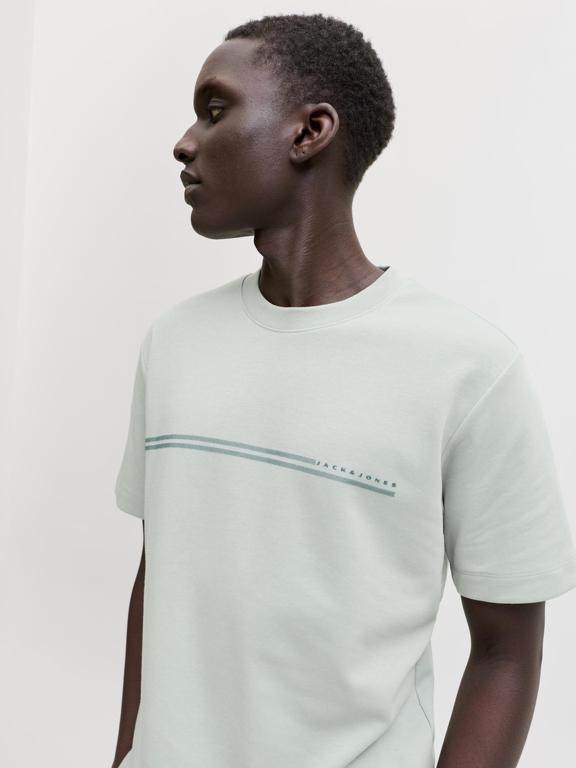 model_shot-creative