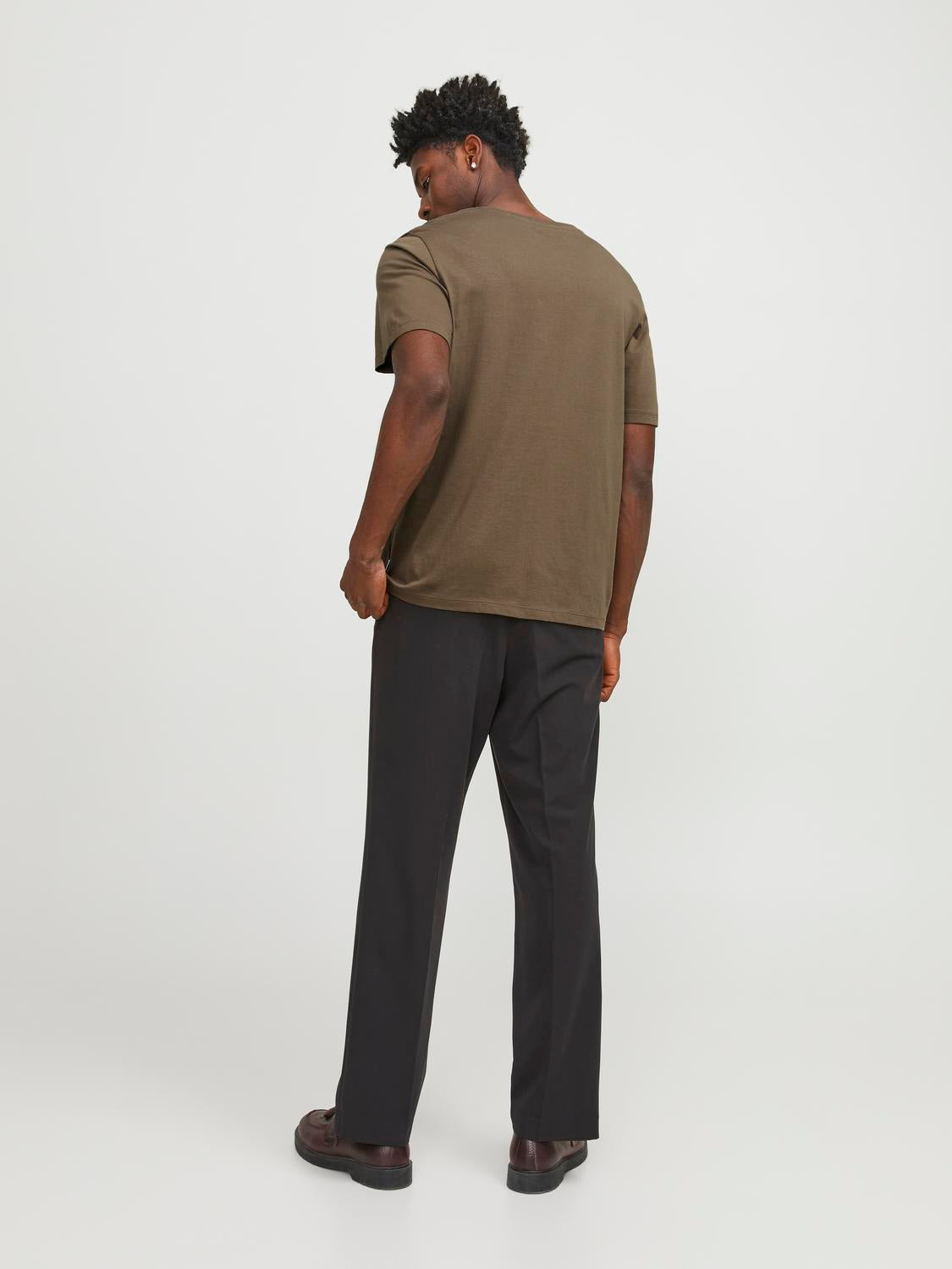 model_shot-back