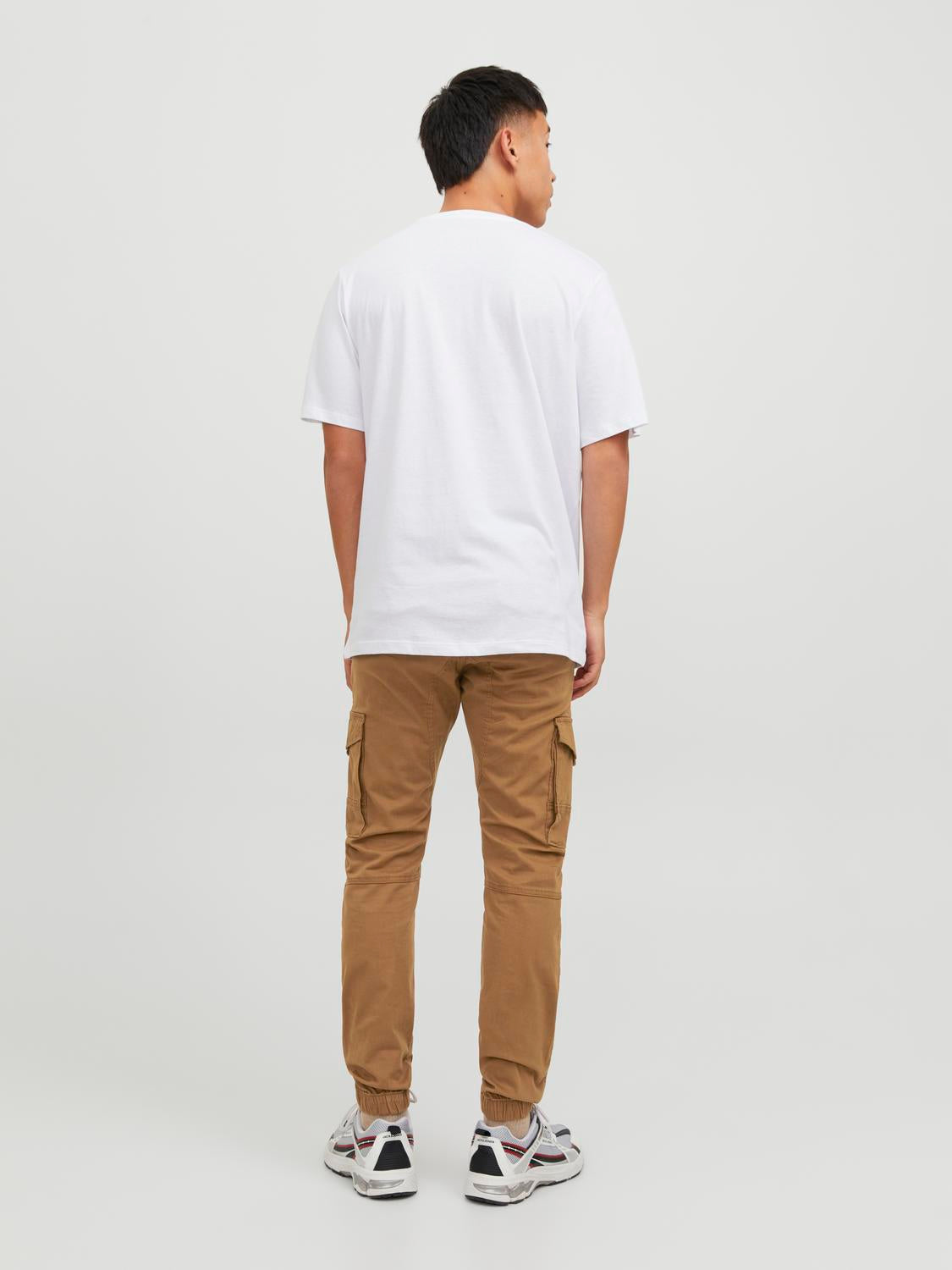 model_shot-back