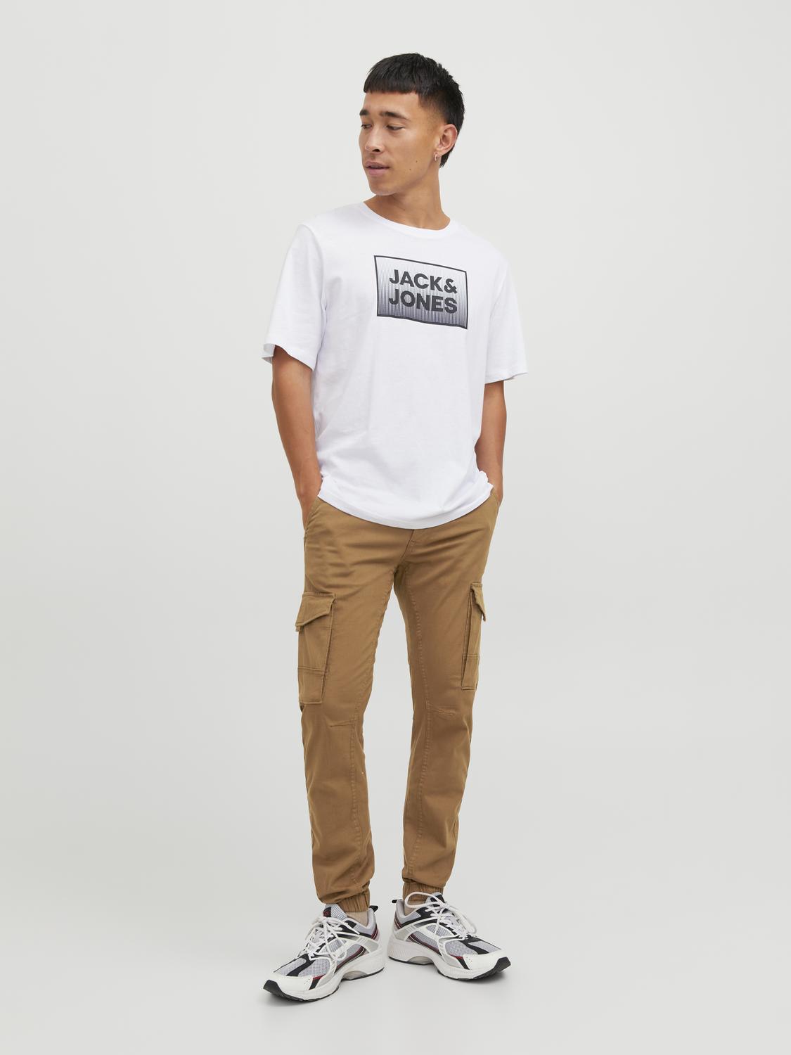 model_shot-front_full