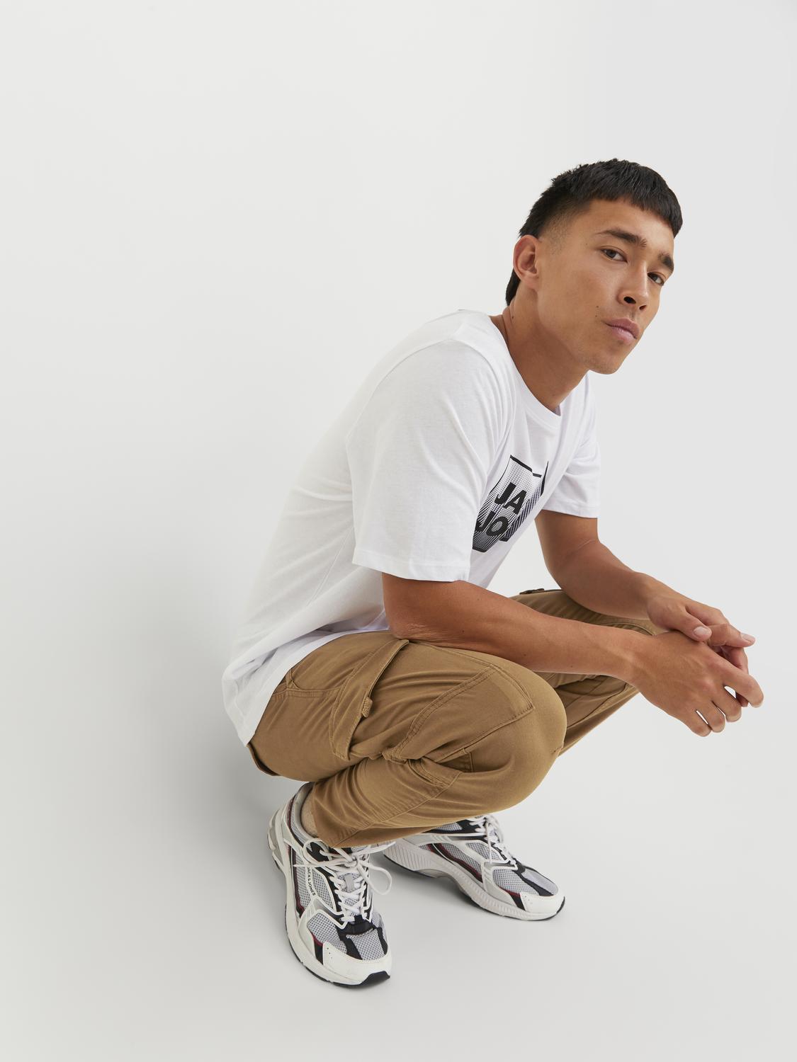 model_shot-creative