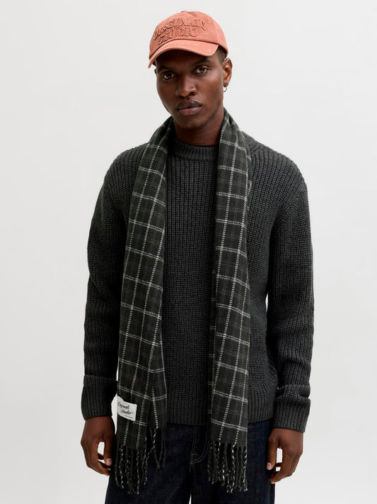 model_shot-front