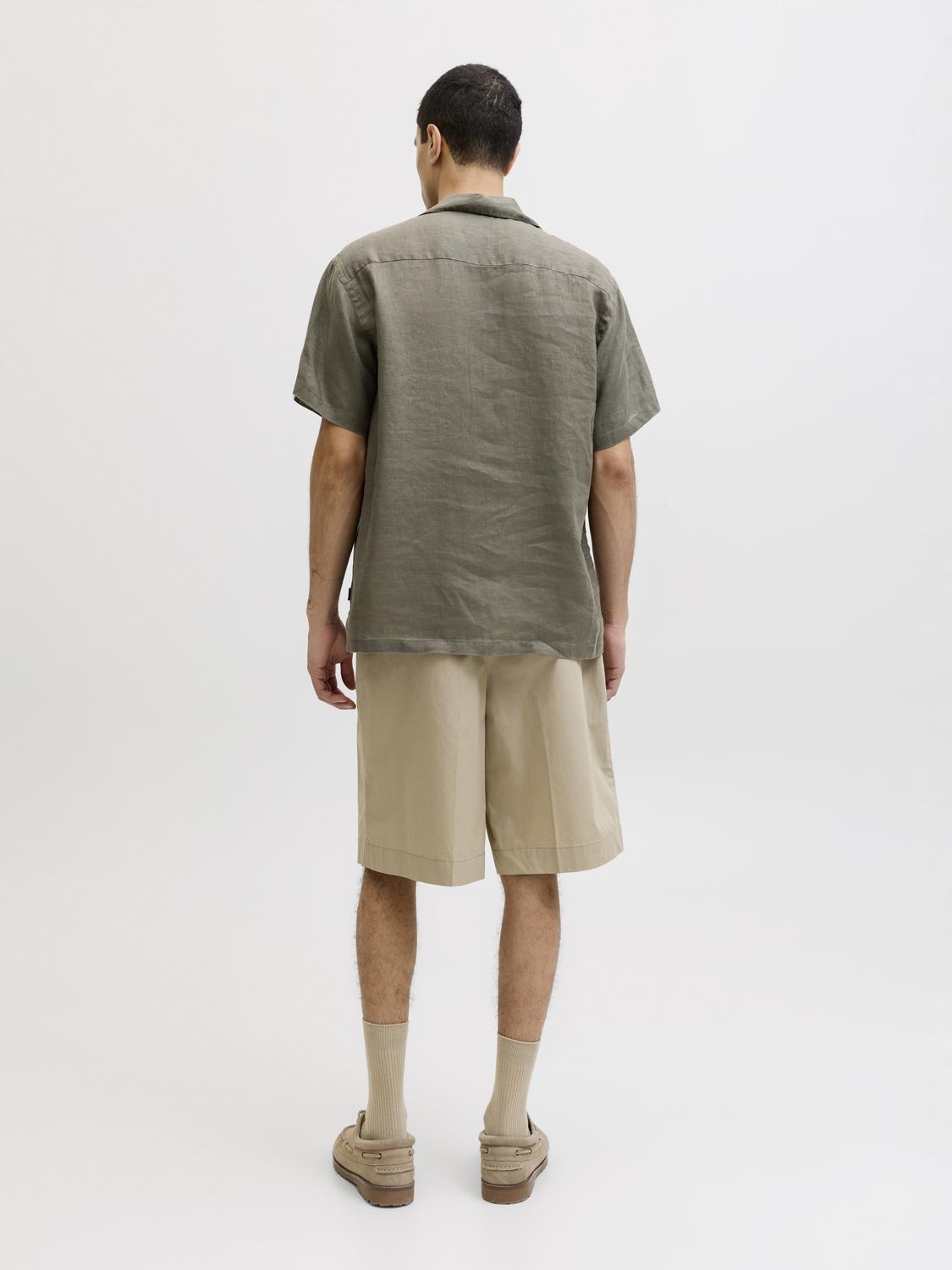 model_shot-back