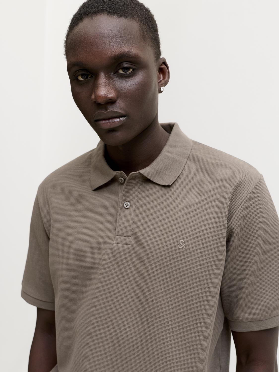 model_shot-creative