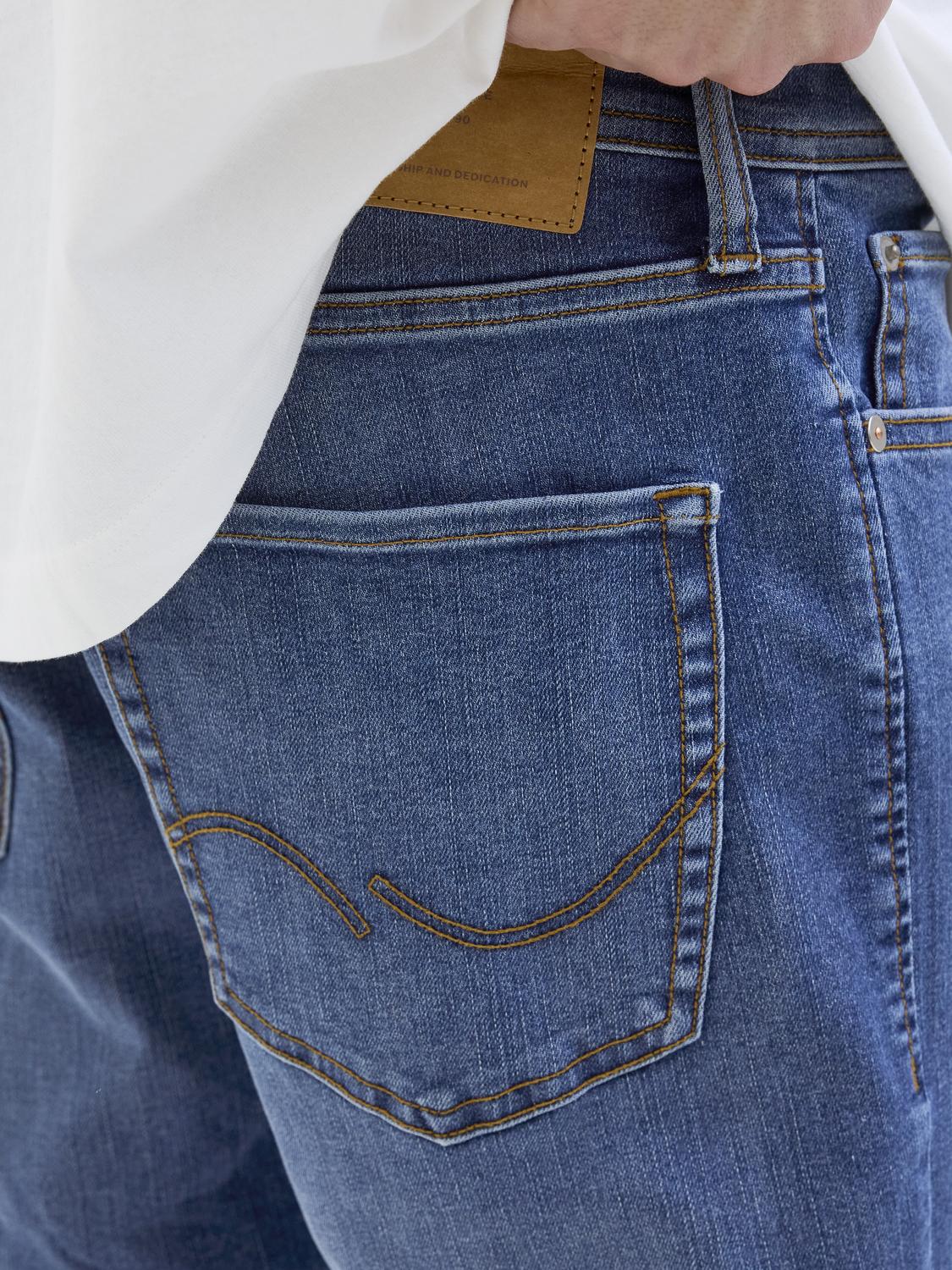 شورت رجالي بجيوب خلفية وأمامية