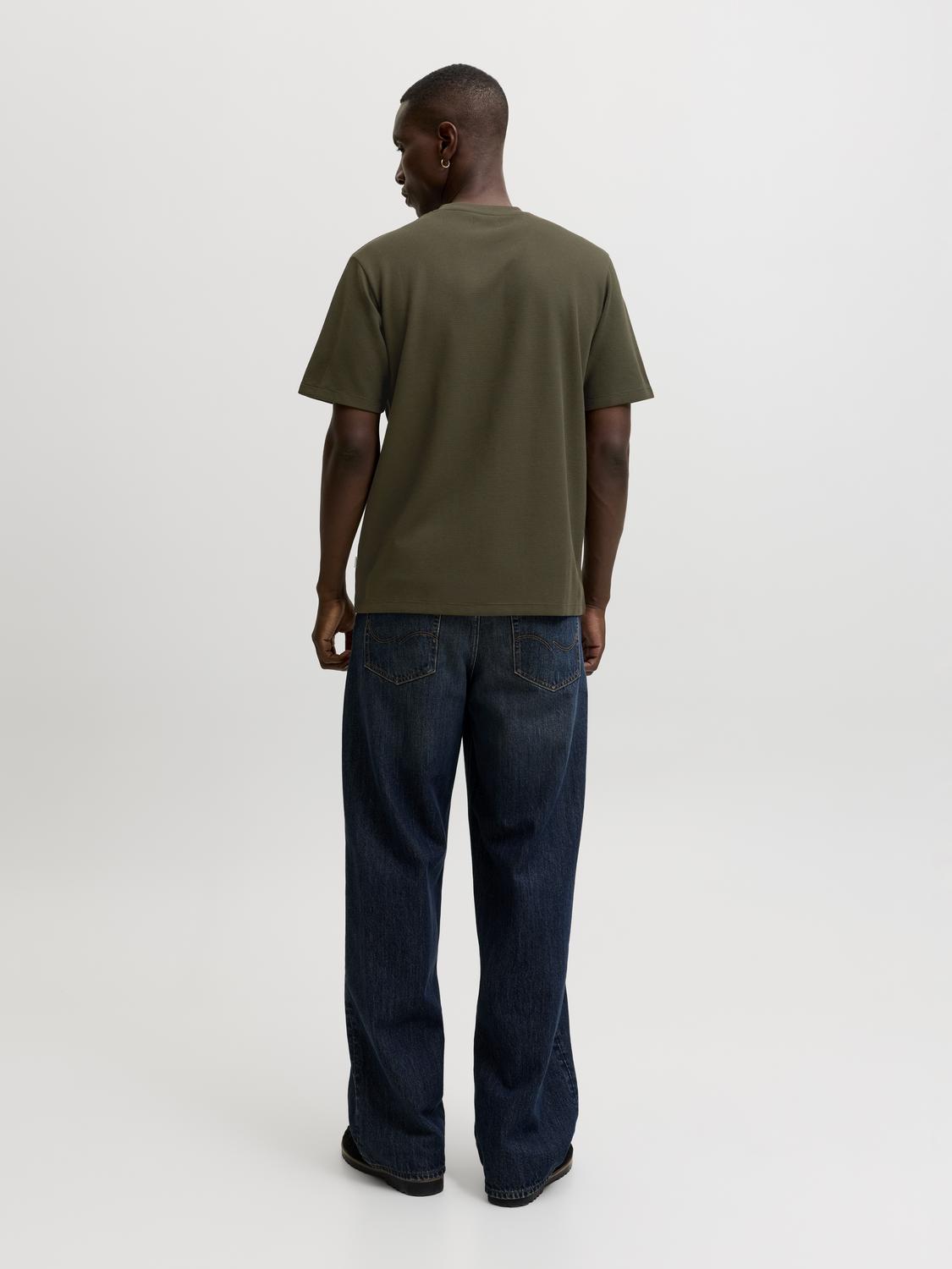 model_shot-back