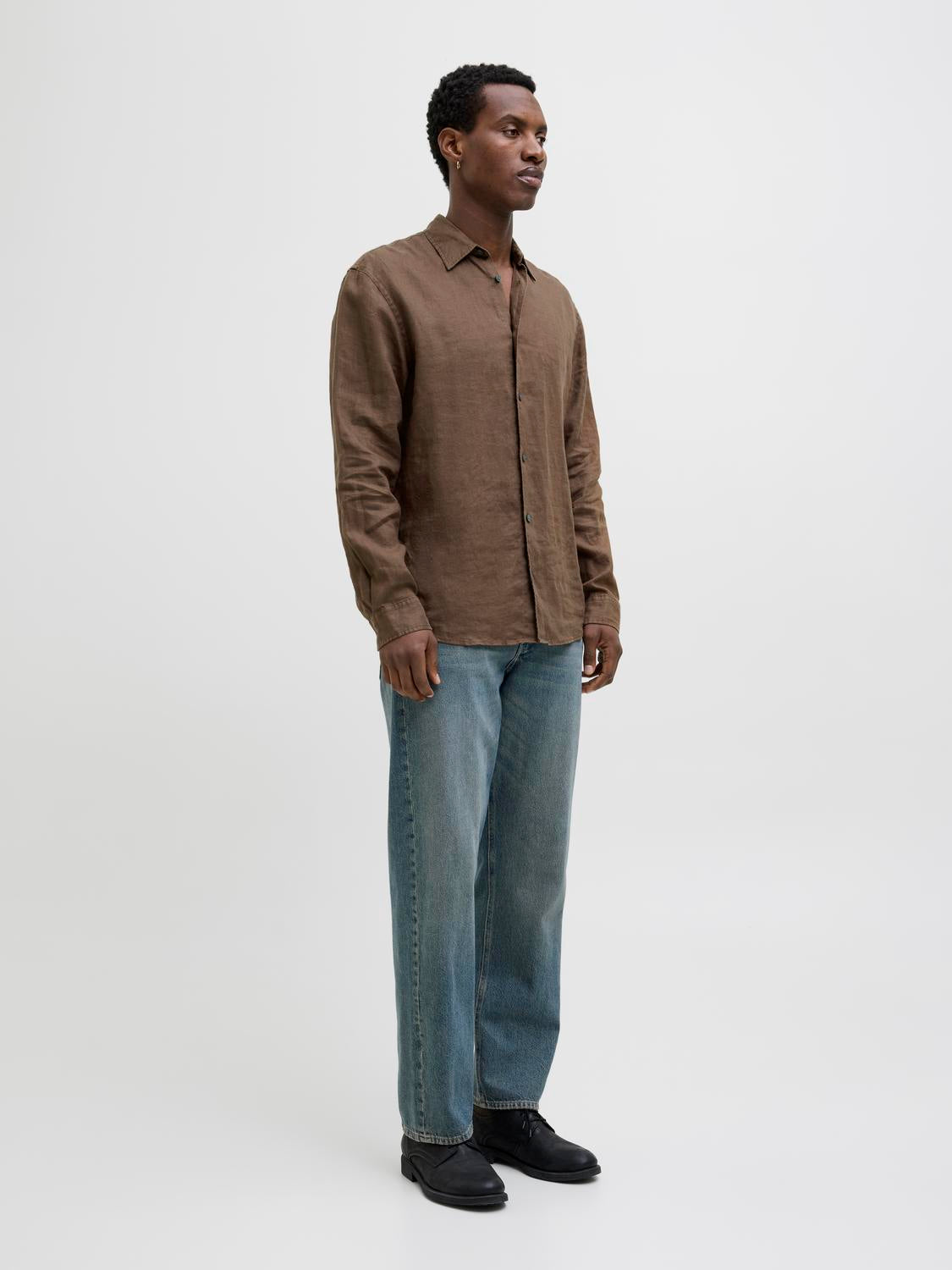 model_shot-front_full