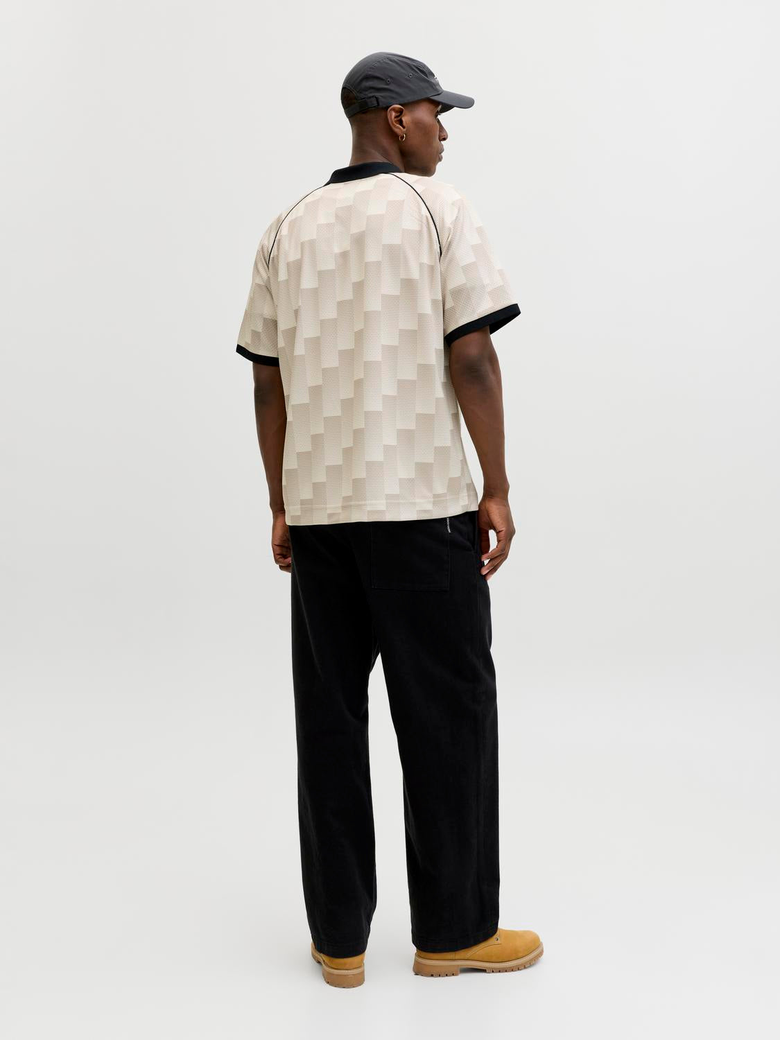 model_shot-back