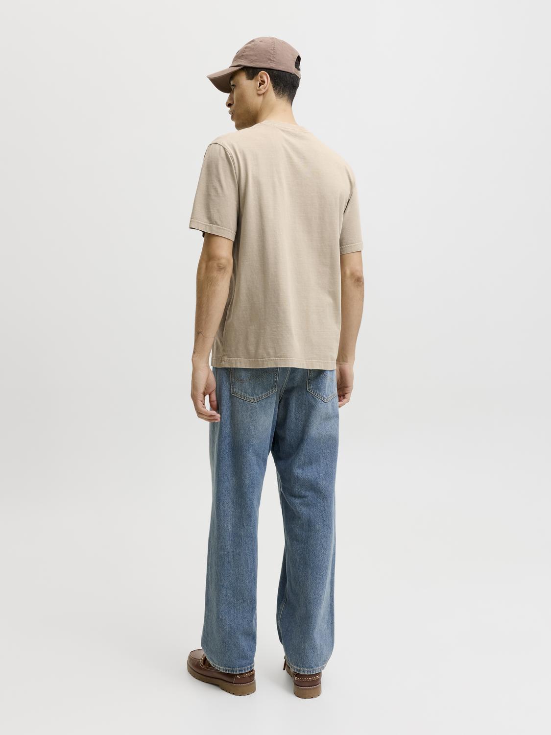 model_shot-back