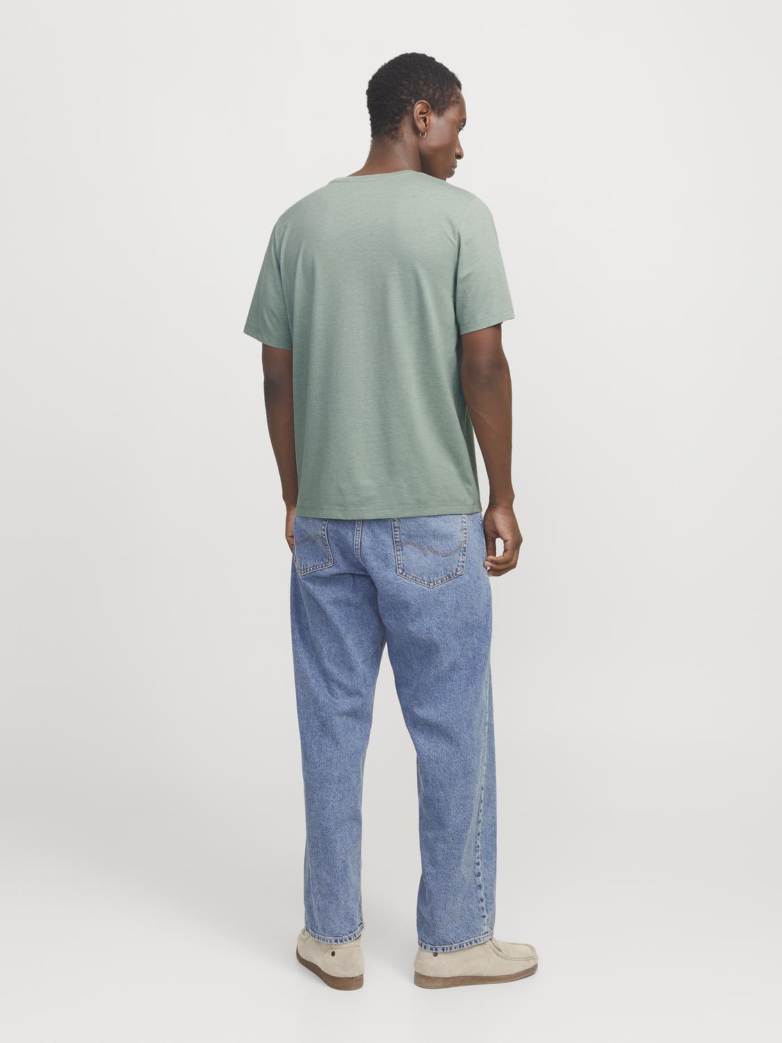 model_shot-back