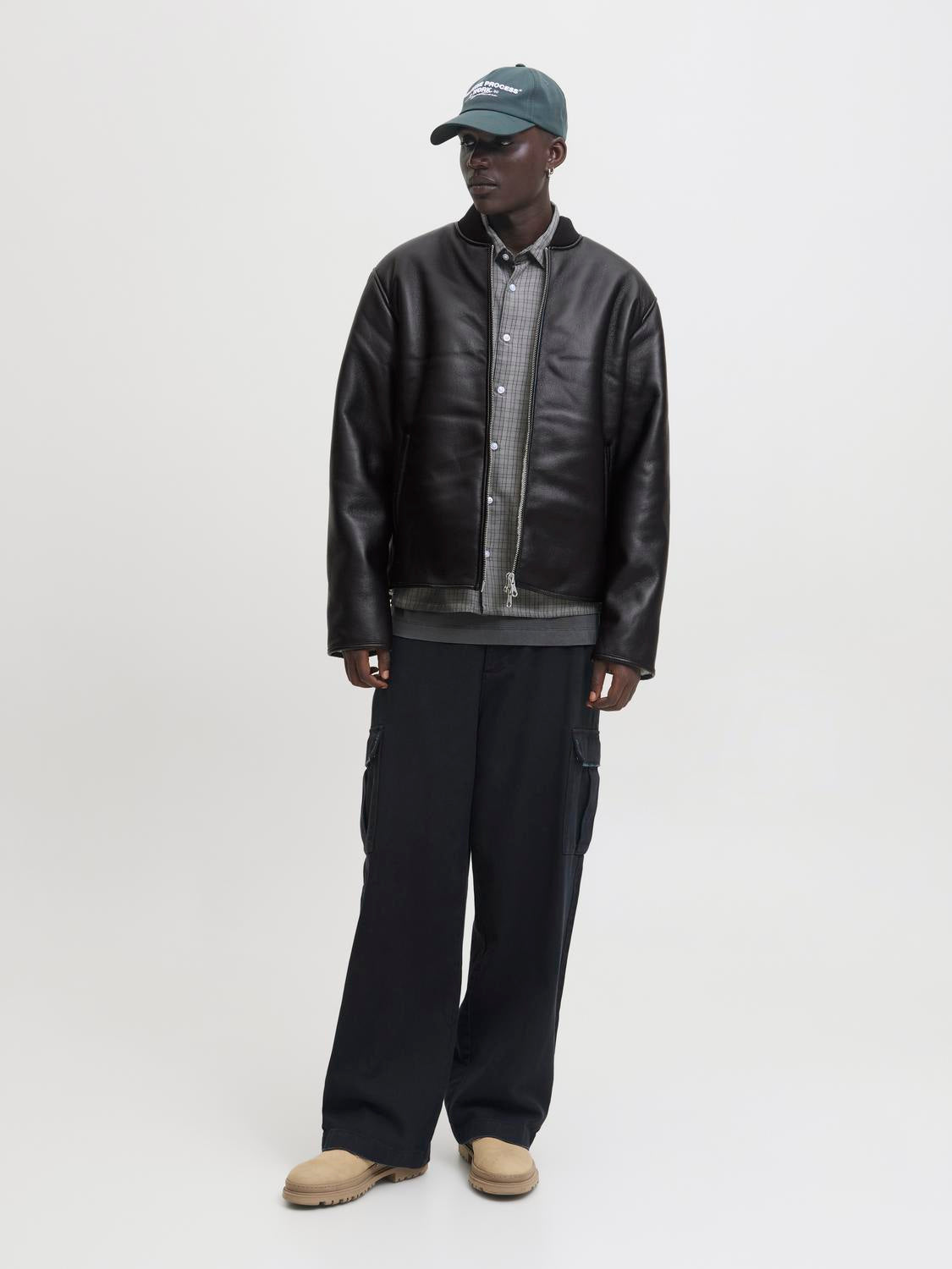 model_shot-front_full