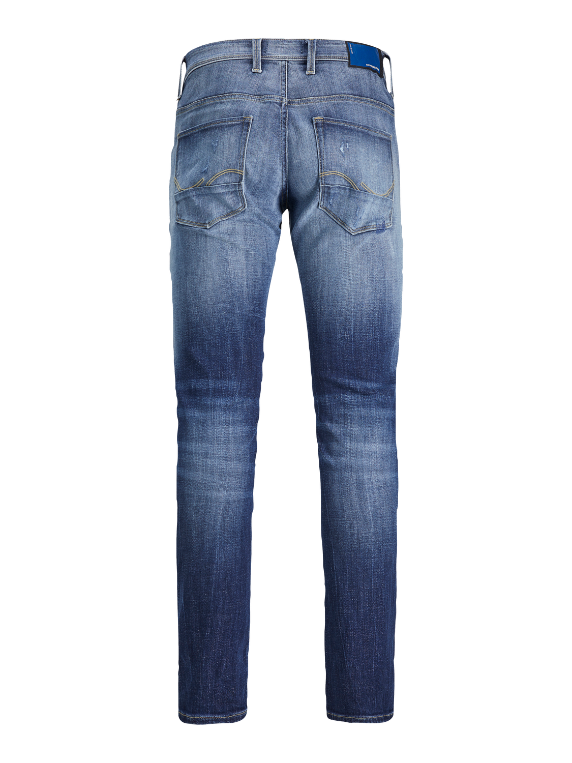 لقطة خلفية توضح التفاصيل النهائية للبنطلون