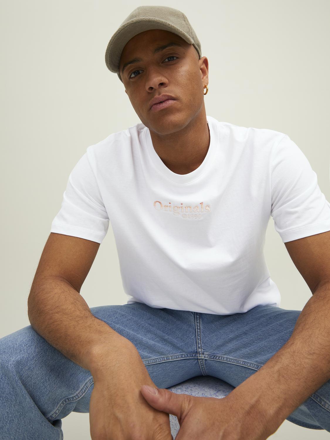 model_shot-creative
