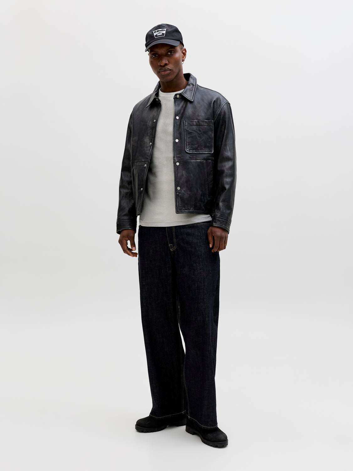 model_shot-front_full