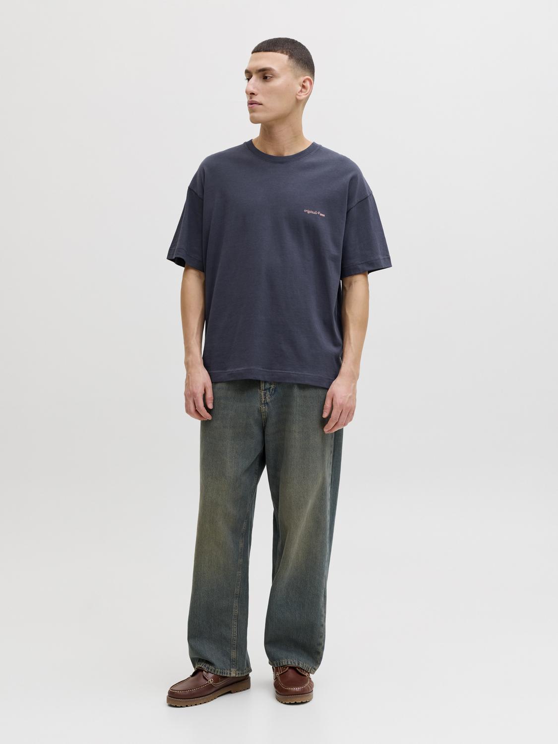 model_shot-front_full