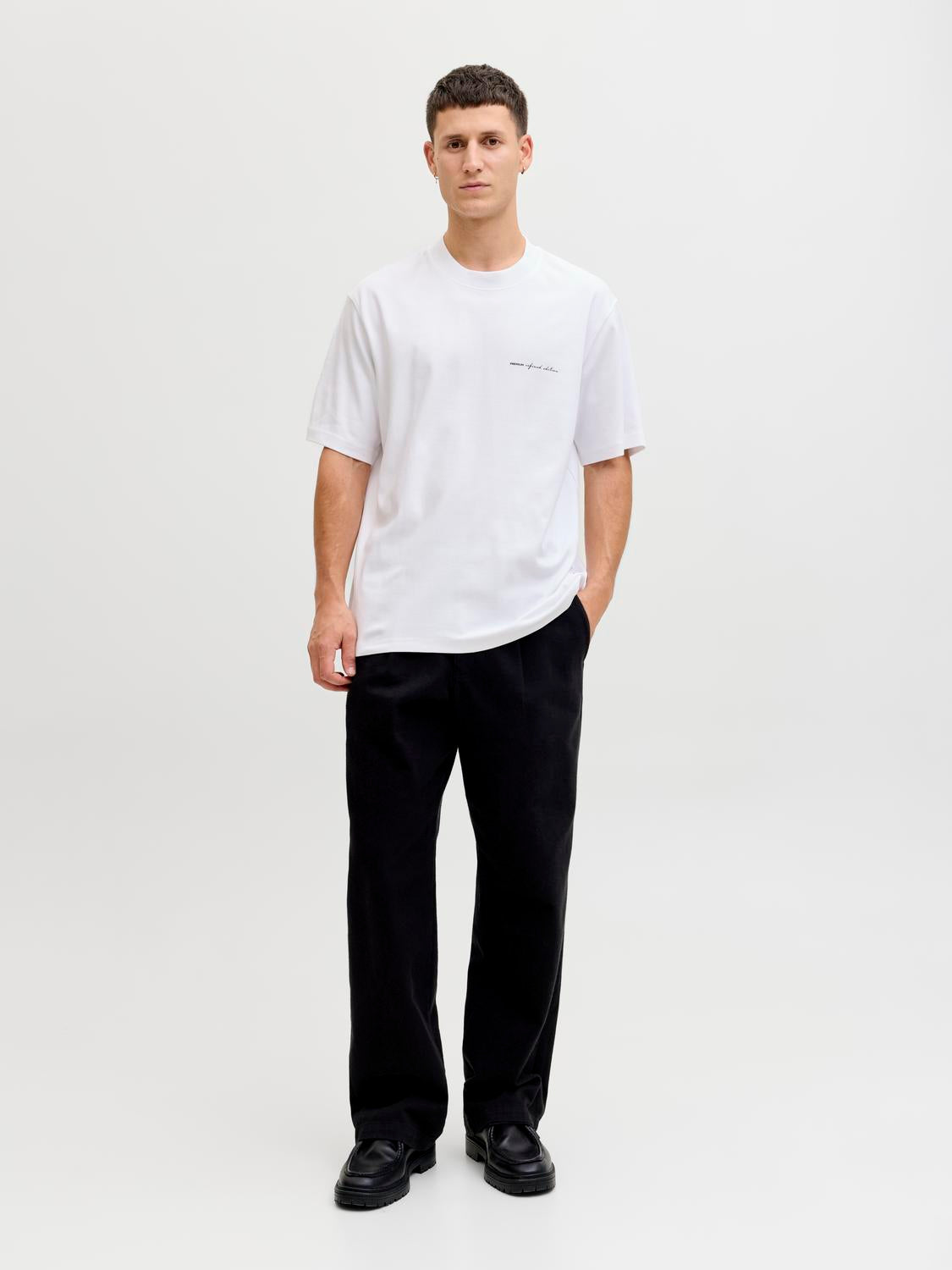 model_shot-front_full