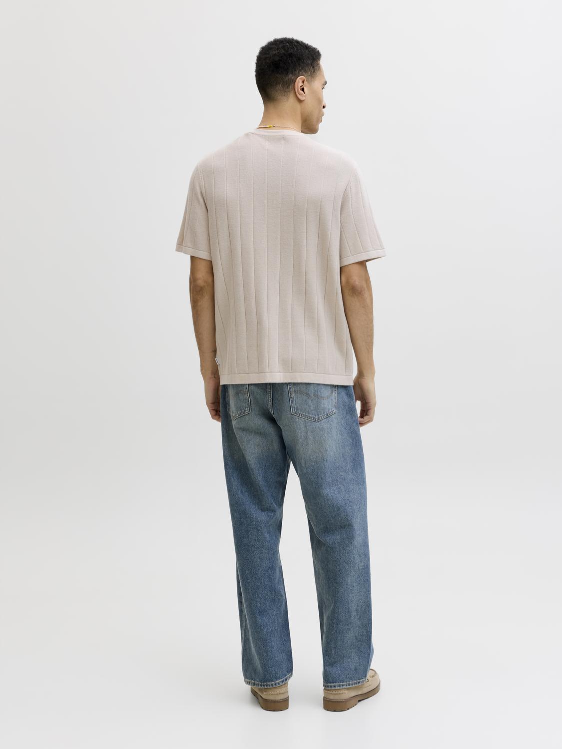 model_shot-back
