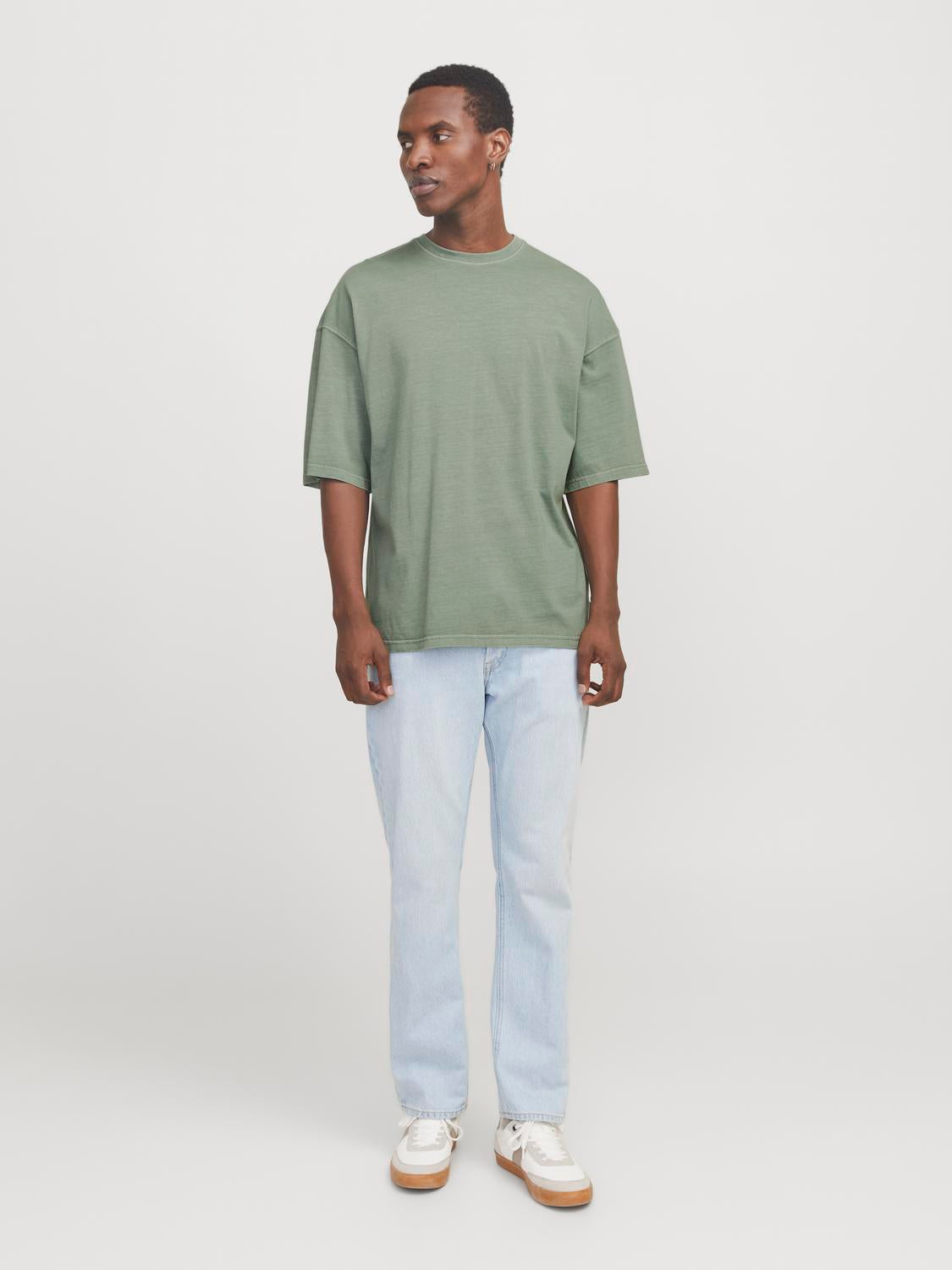 model_shot-front_full