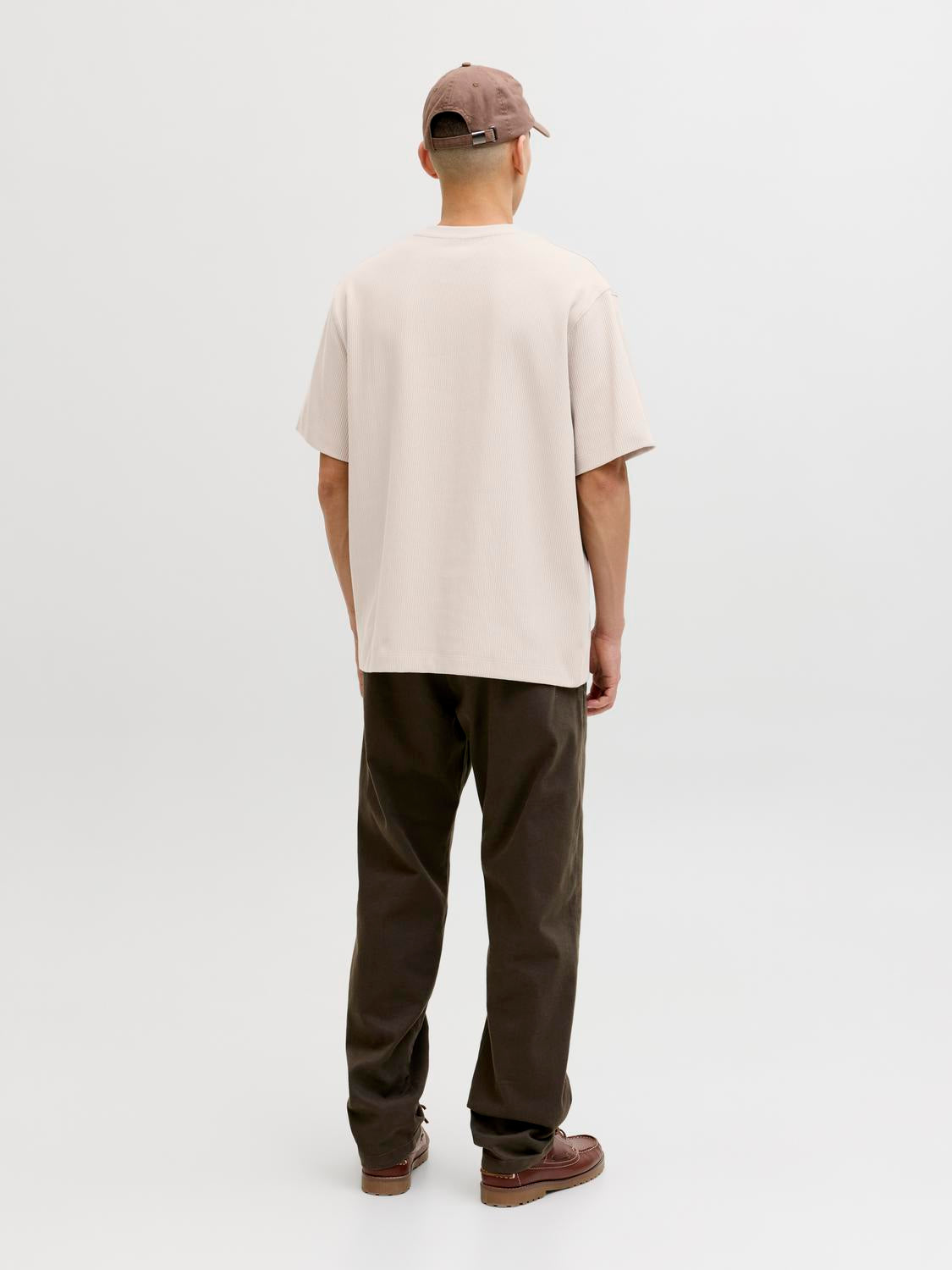 model_shot-back
