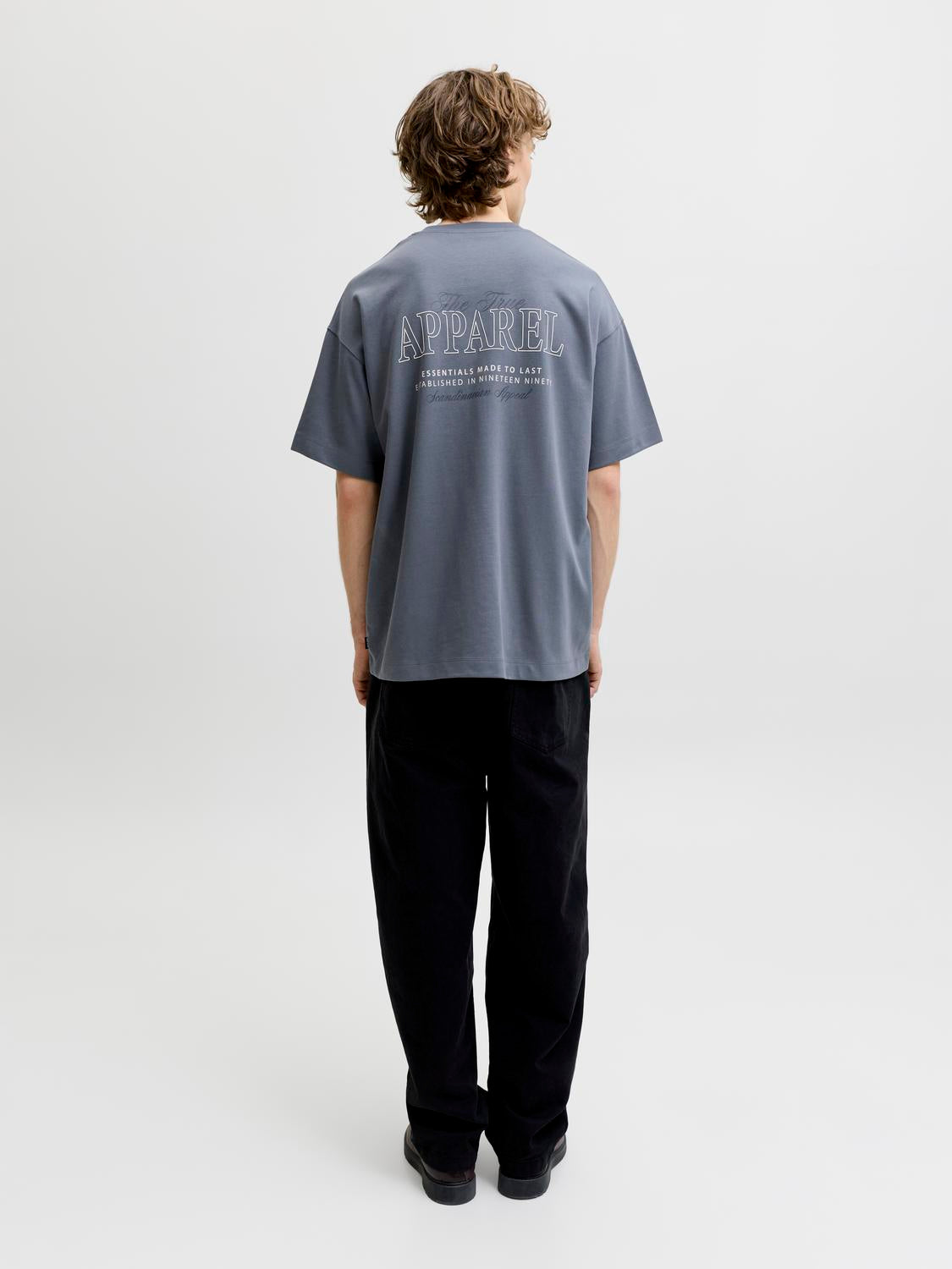 model_shot-back