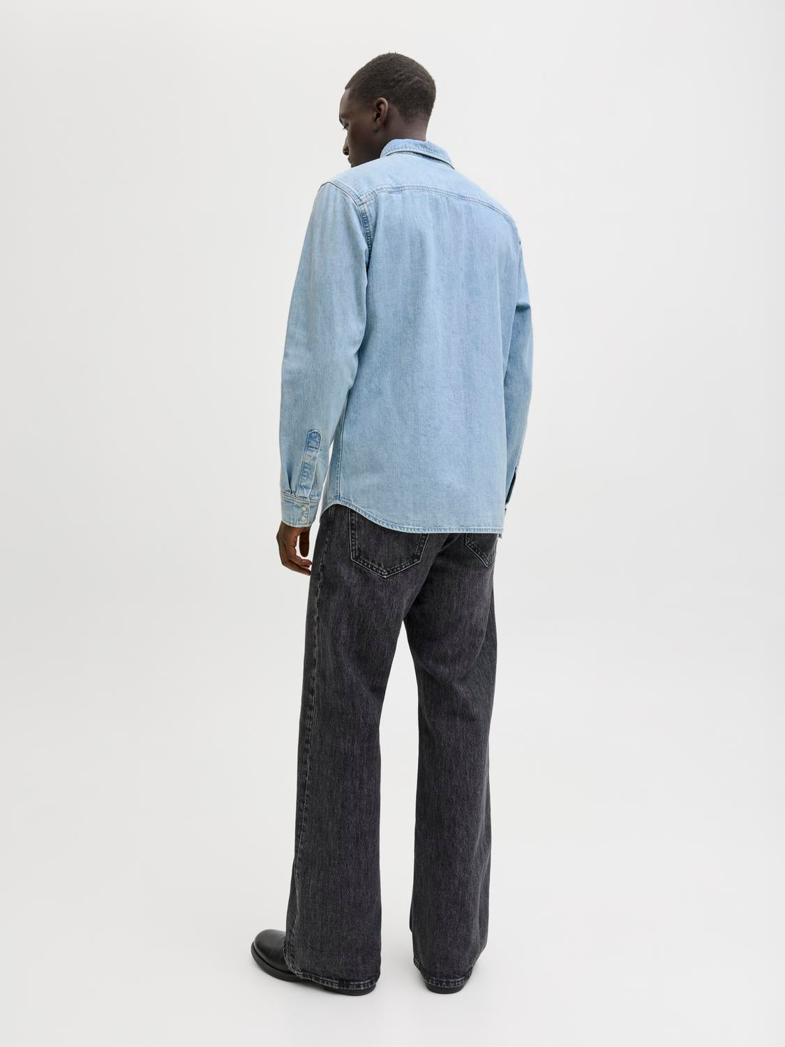 model_shot-back