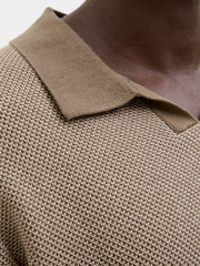 إطلالة أمامية وخلفية للتيشيرت