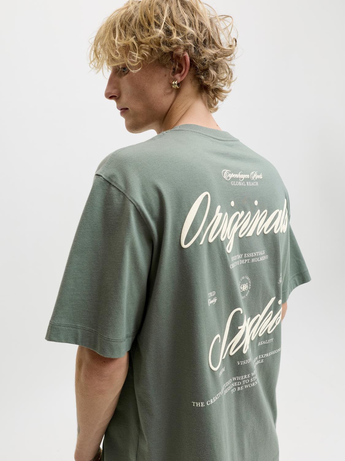 model_shot-creative