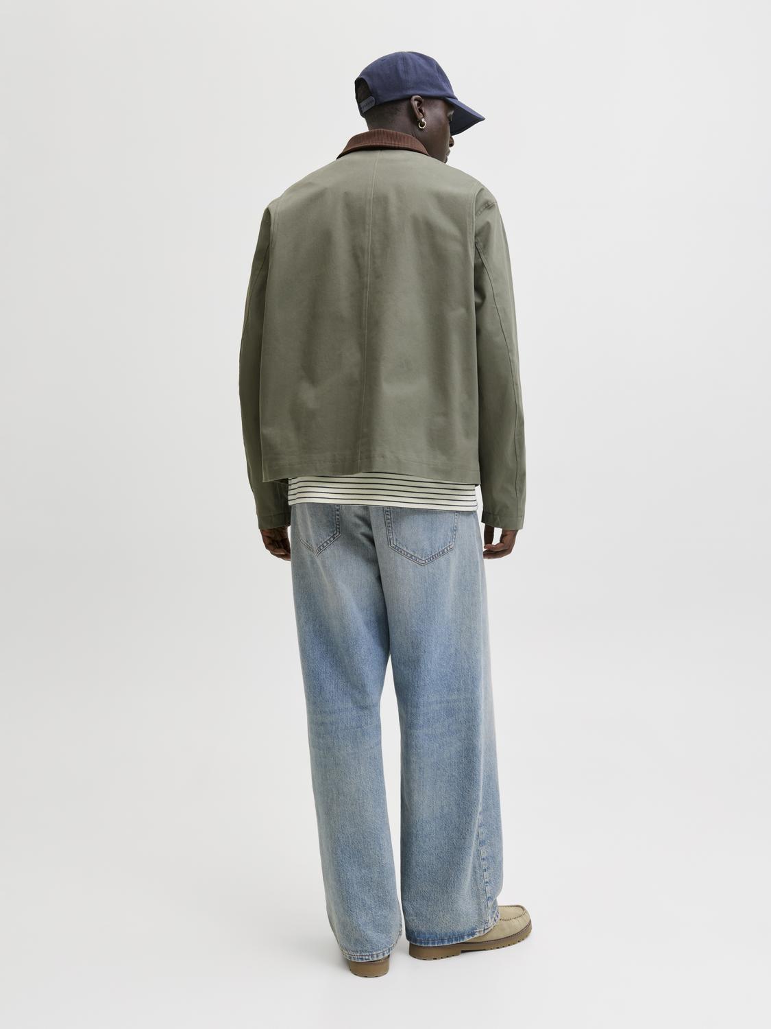 model_shot-back