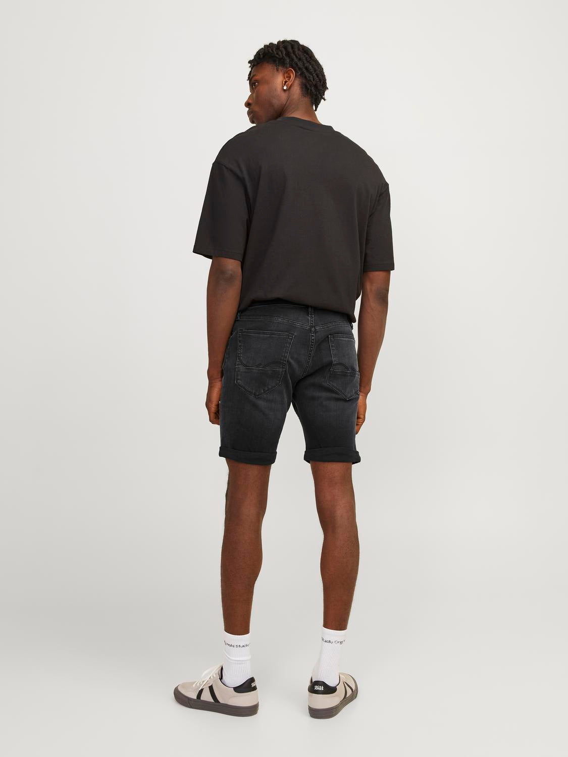 model_shot-back